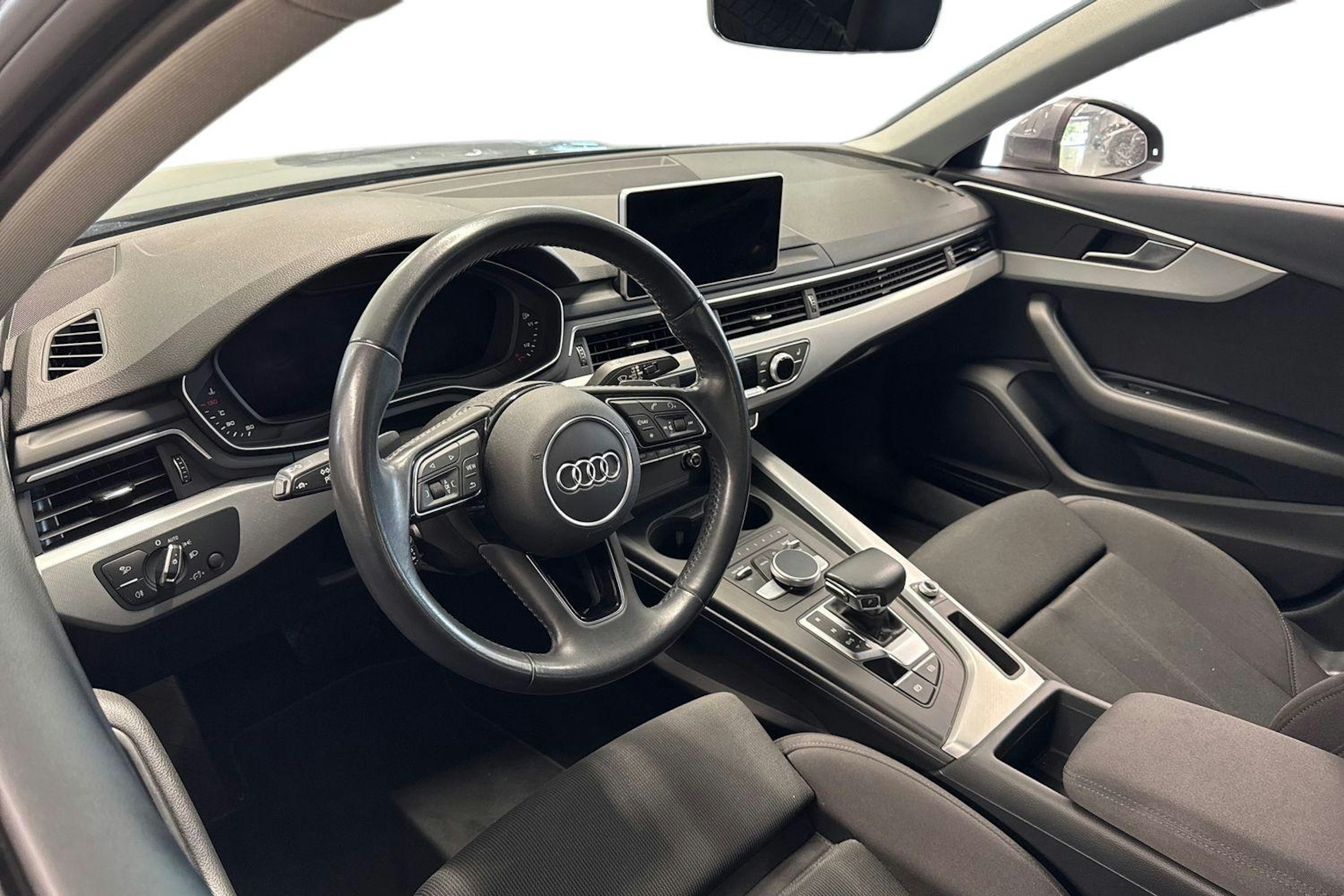 met. harmaa Audi A4 2018 kuva 3.