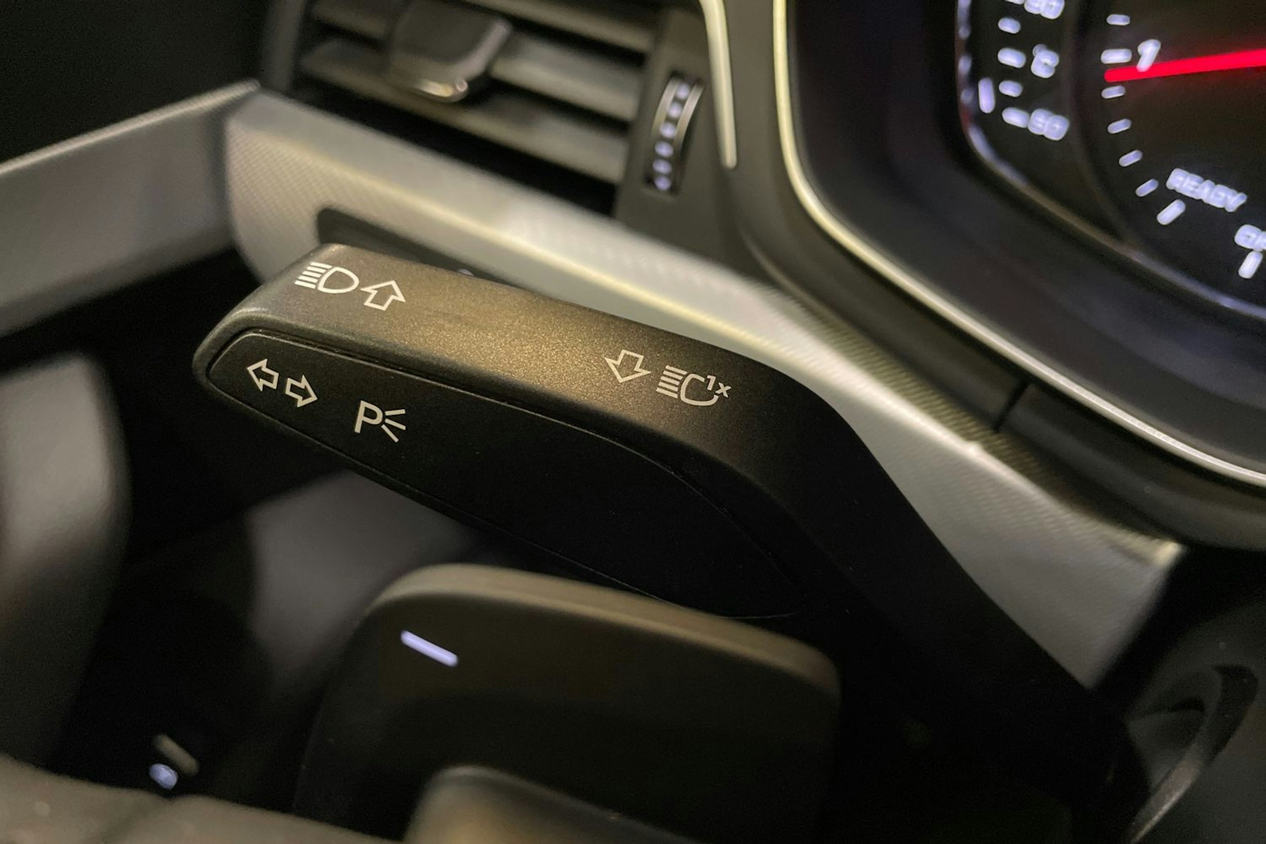 valkoinen Audi A4 2018 kuva 17.