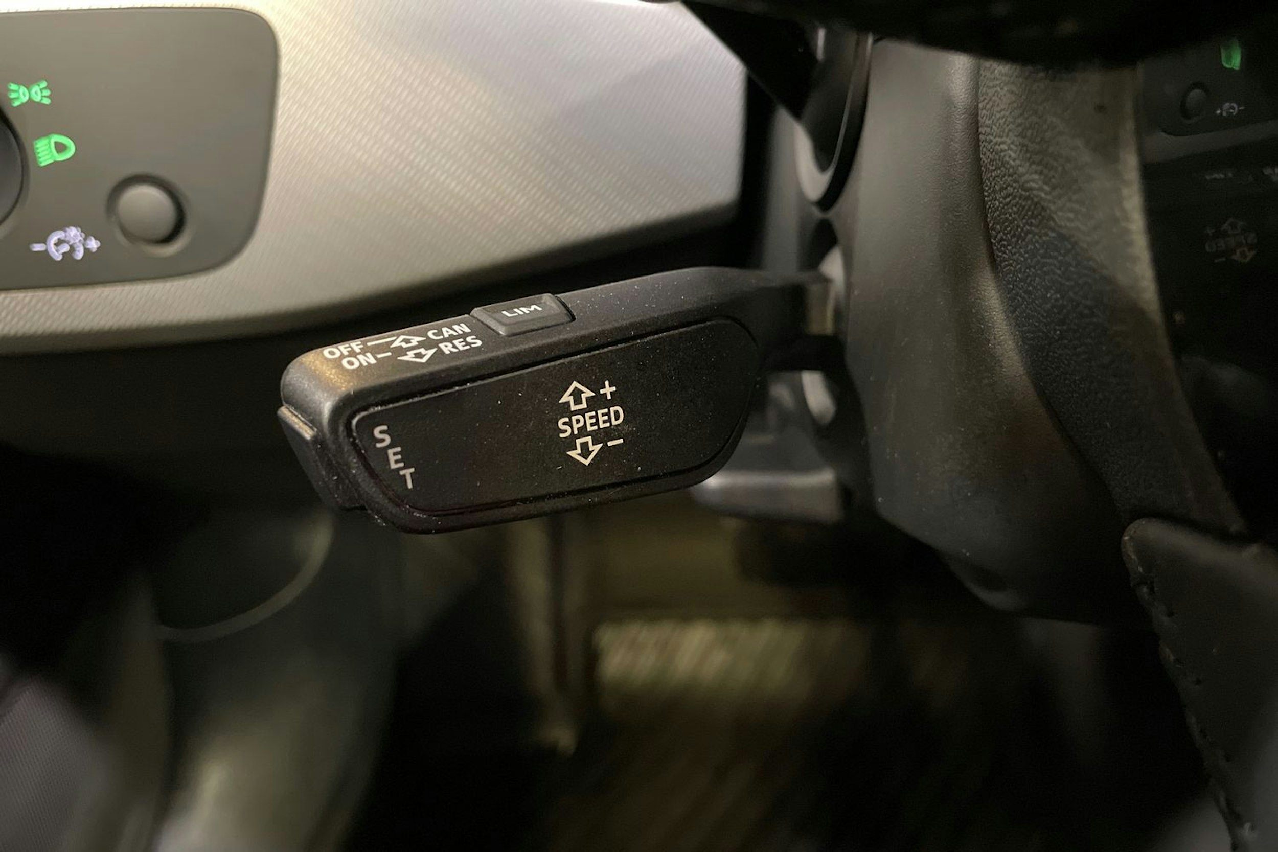 valkoinen Audi A4 2018 kuva 18.