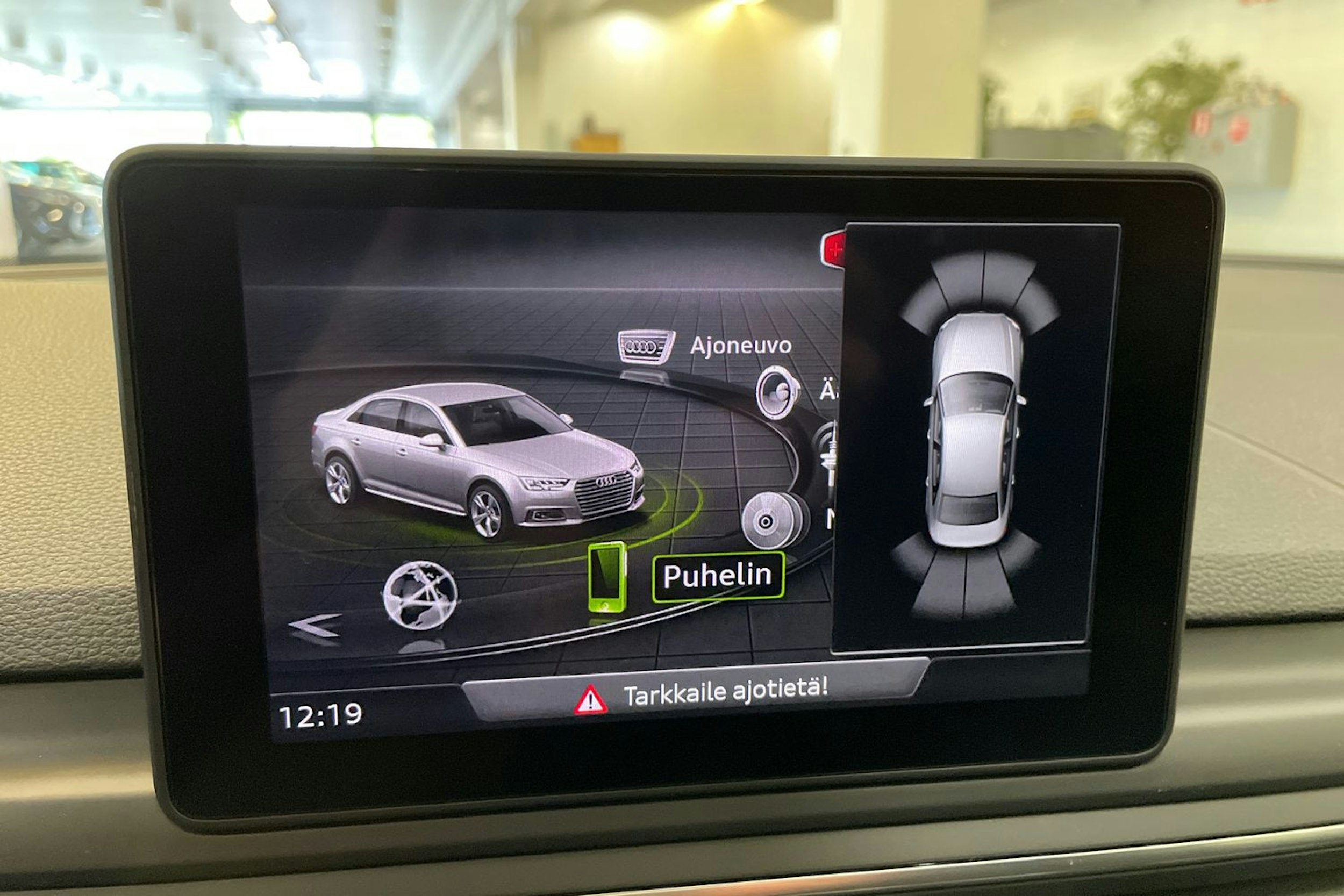 valkoinen Audi A4 2018 kuva 21.
