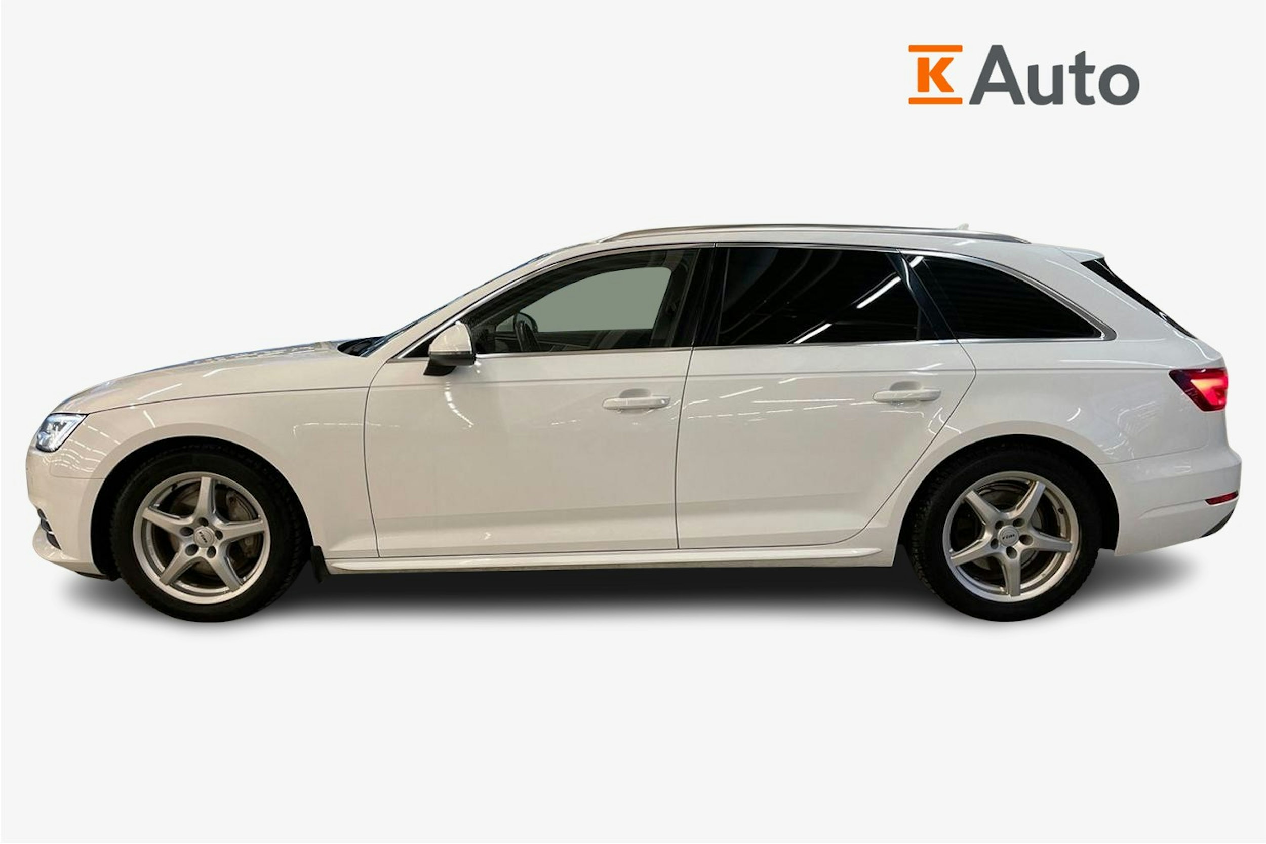 valkoinen Audi A4 2018 kuva 5.