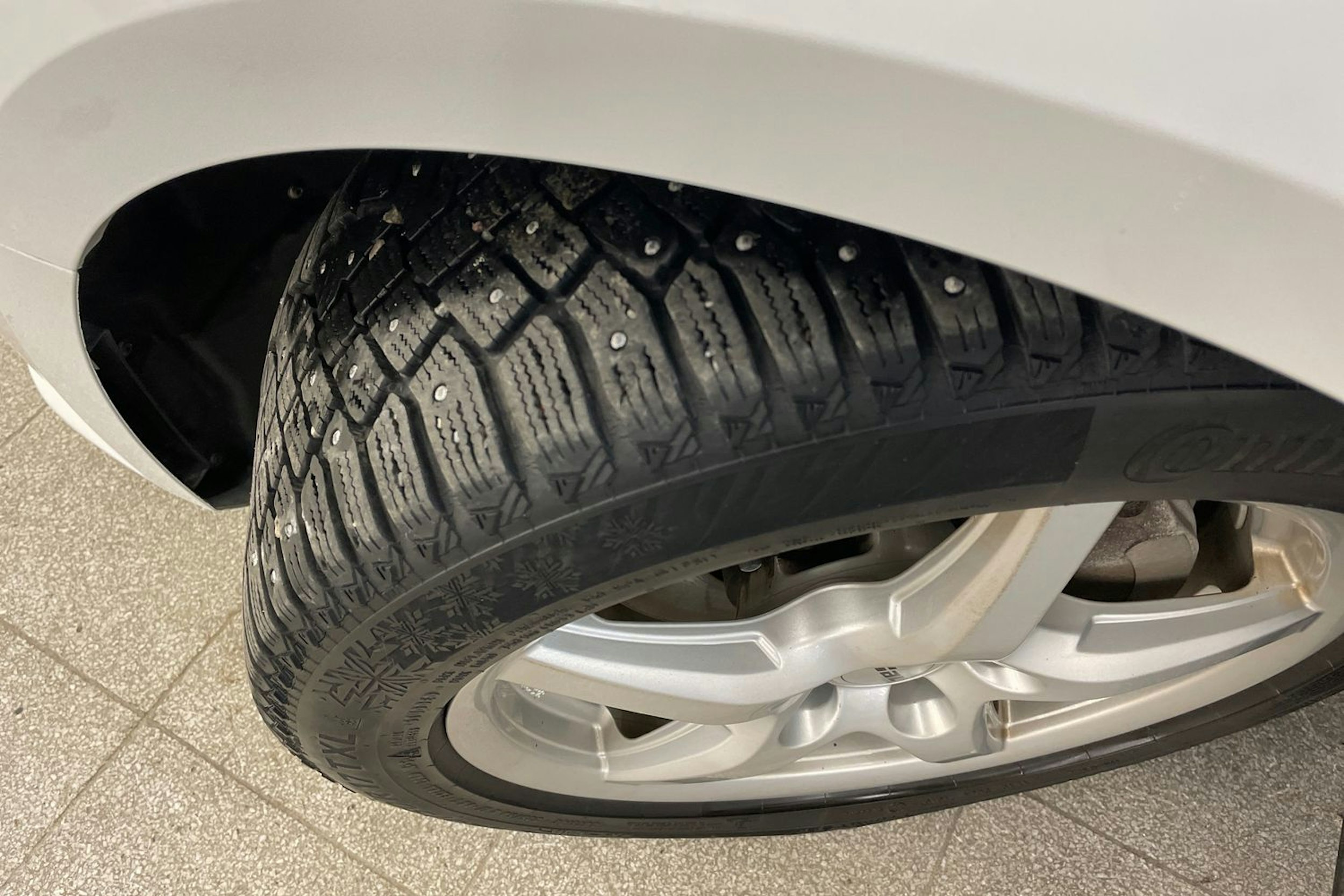 valkoinen Audi A4 2018 kuva 10.