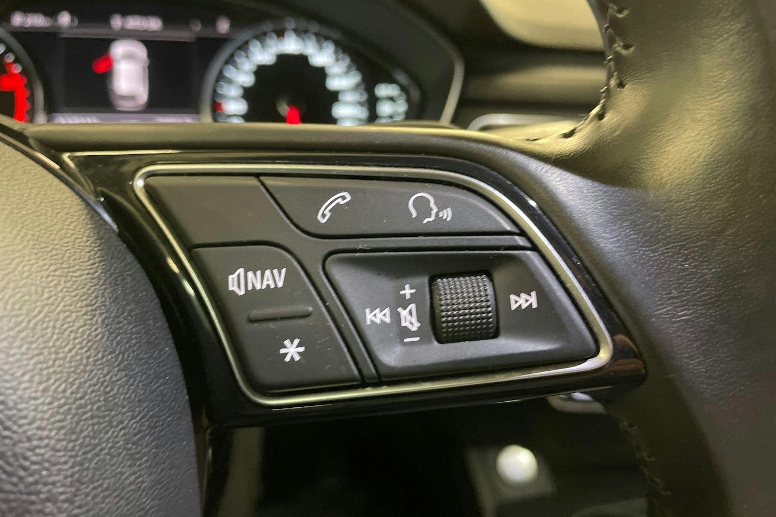 valkoinen Audi A4 2018 kuva 13.