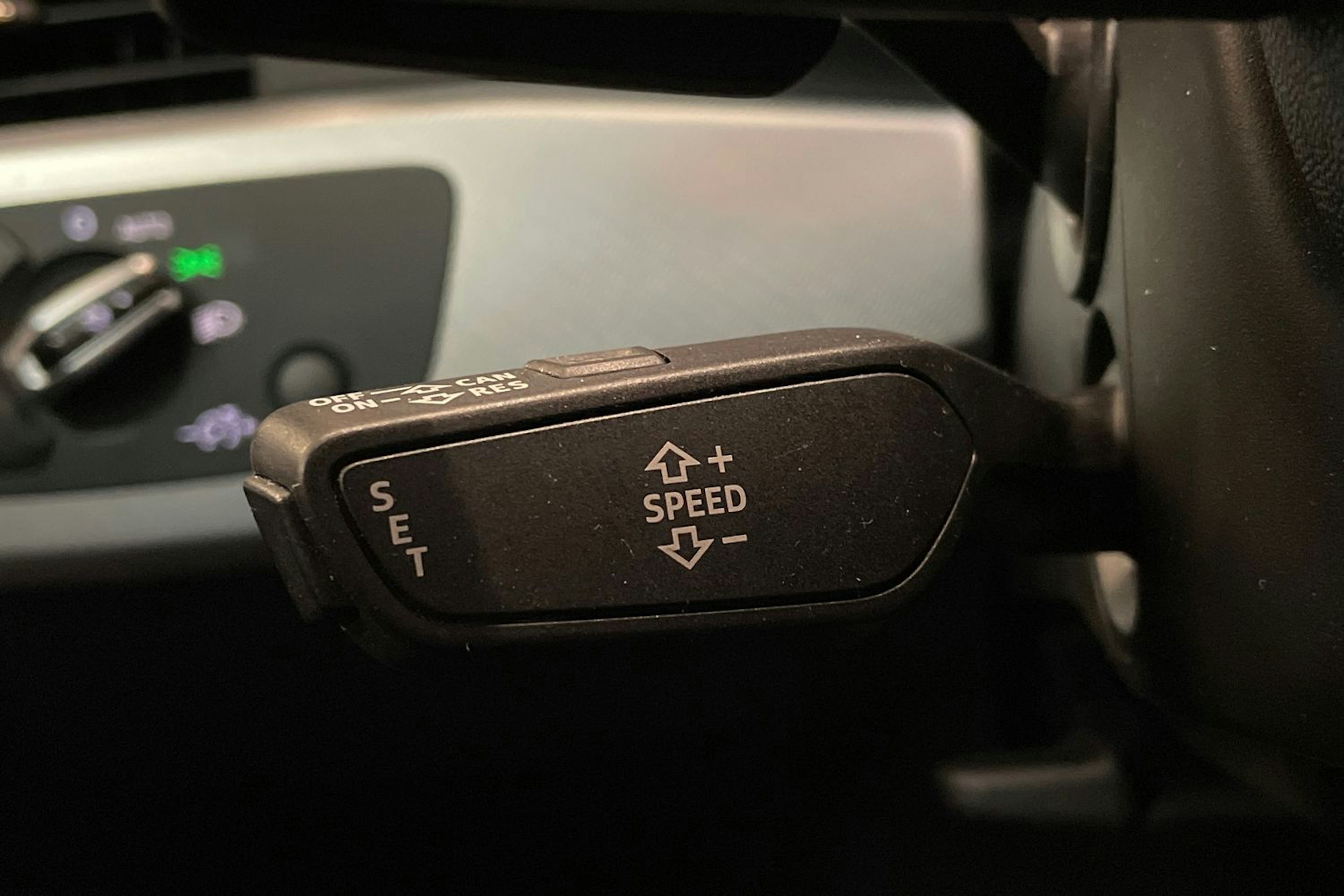 valkoinen Audi A4 2018 kuva 14.