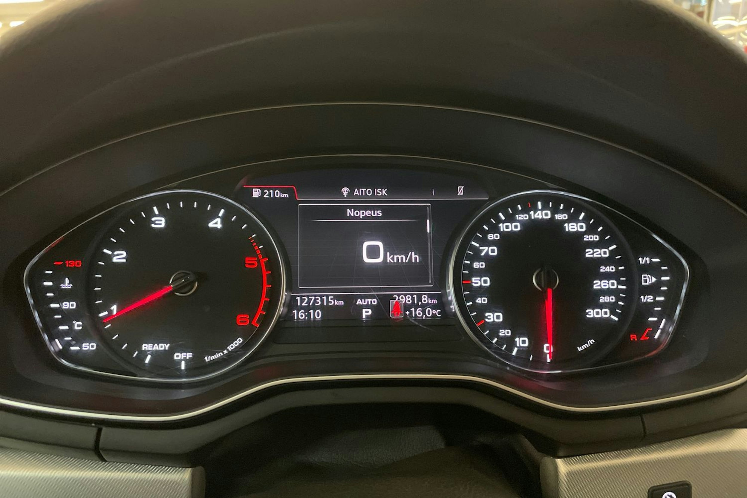 valkoinen Audi A4 2018 kuva 15.