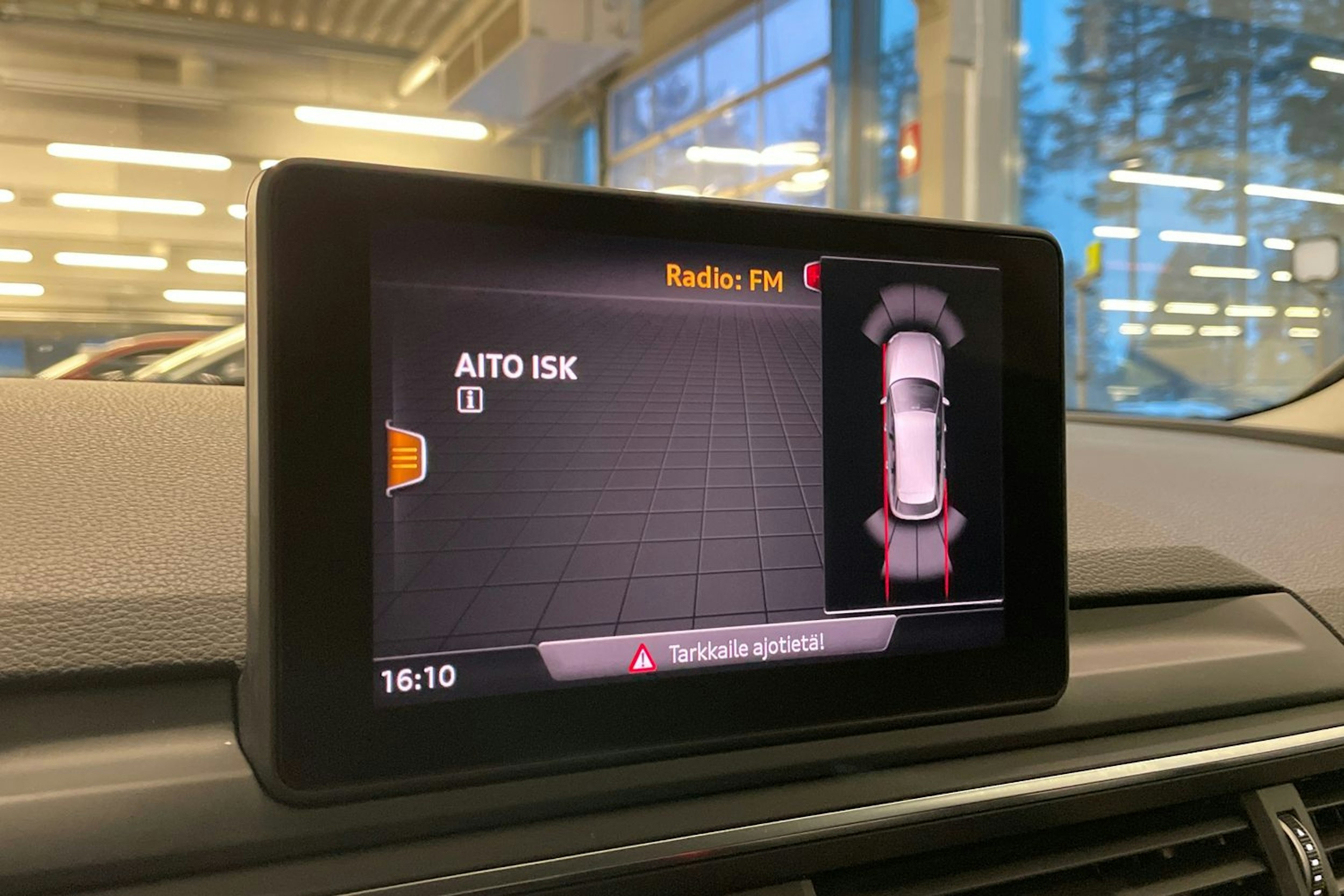 valkoinen Audi A4 2018 kuva 17.