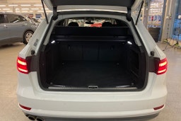 valkoinen Audi A4 2018 kuva 21.