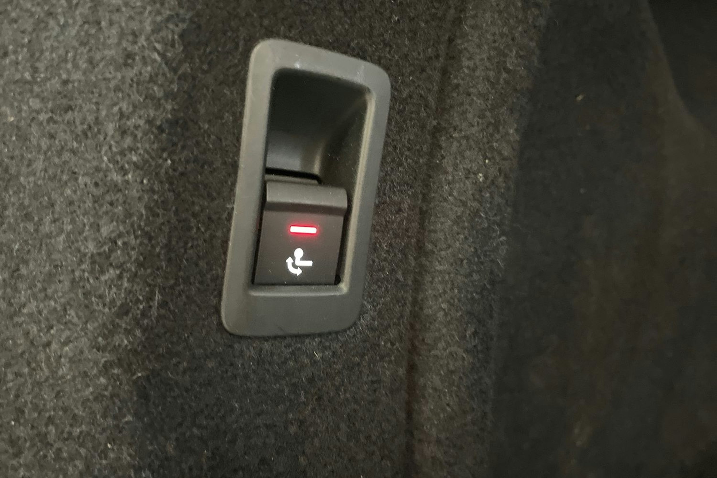 valkoinen Audi A4 2018 kuva 23.