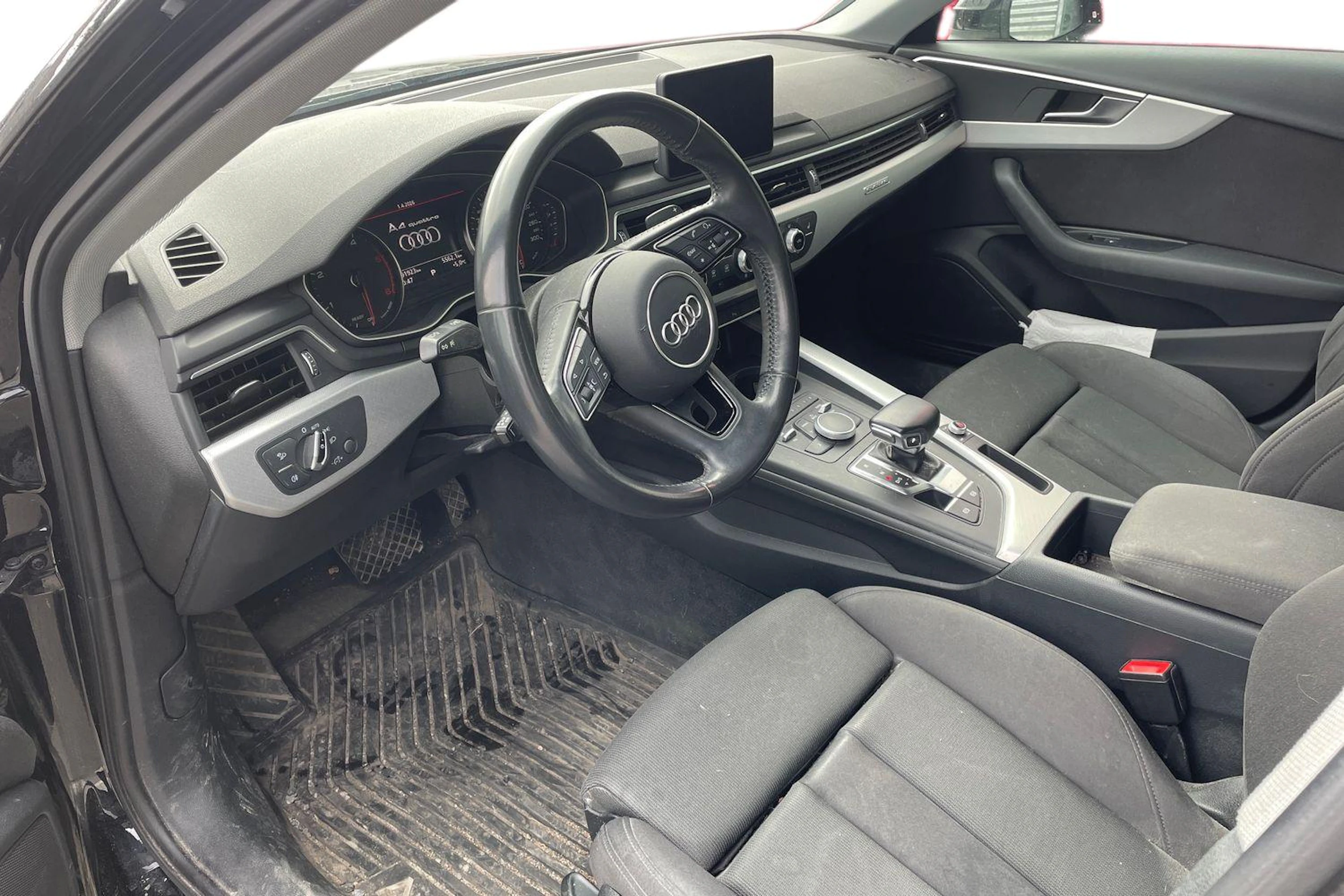 Musta Audi A4 2018 kuva 3.