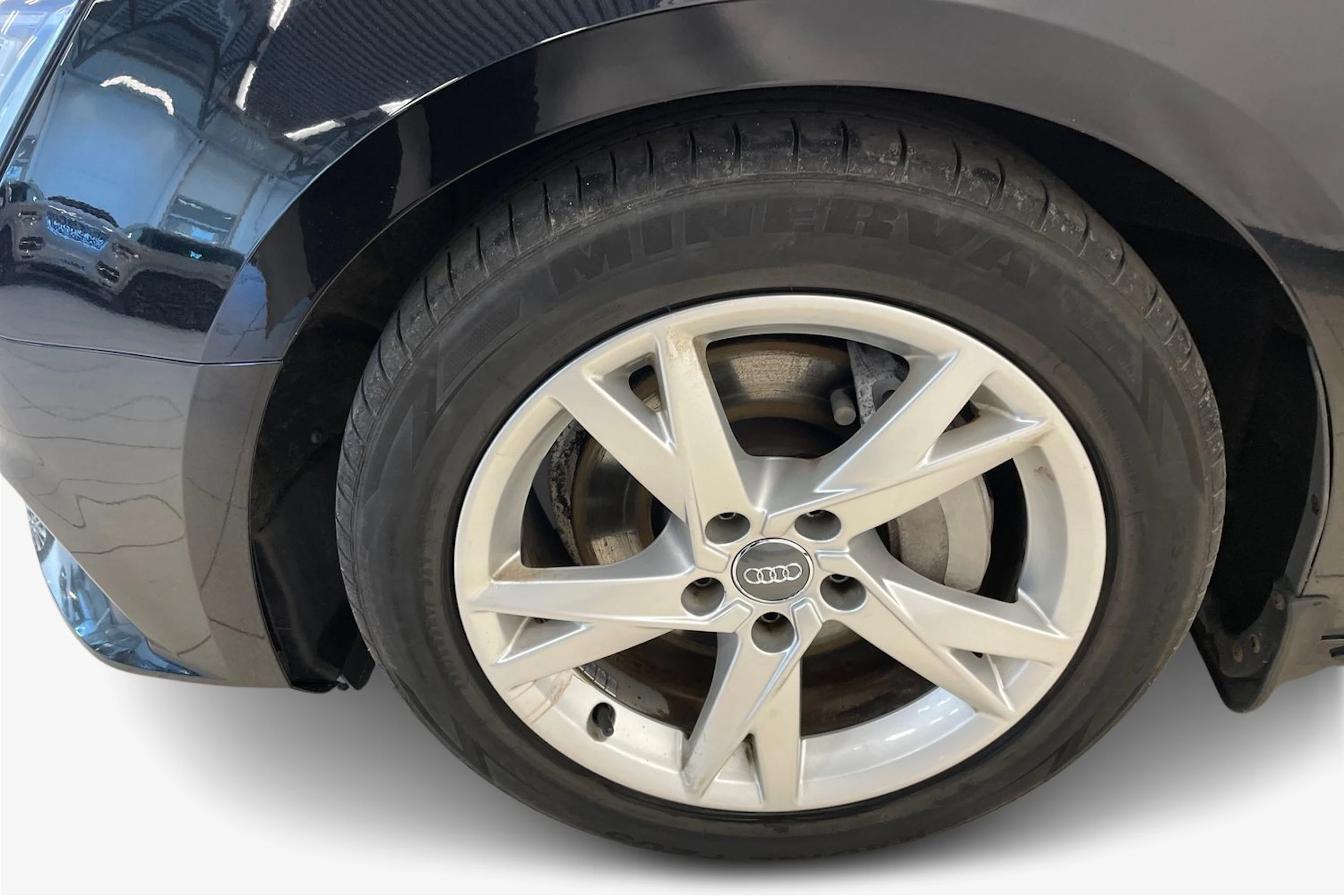 Musta Audi A4 2018 kuva 9.