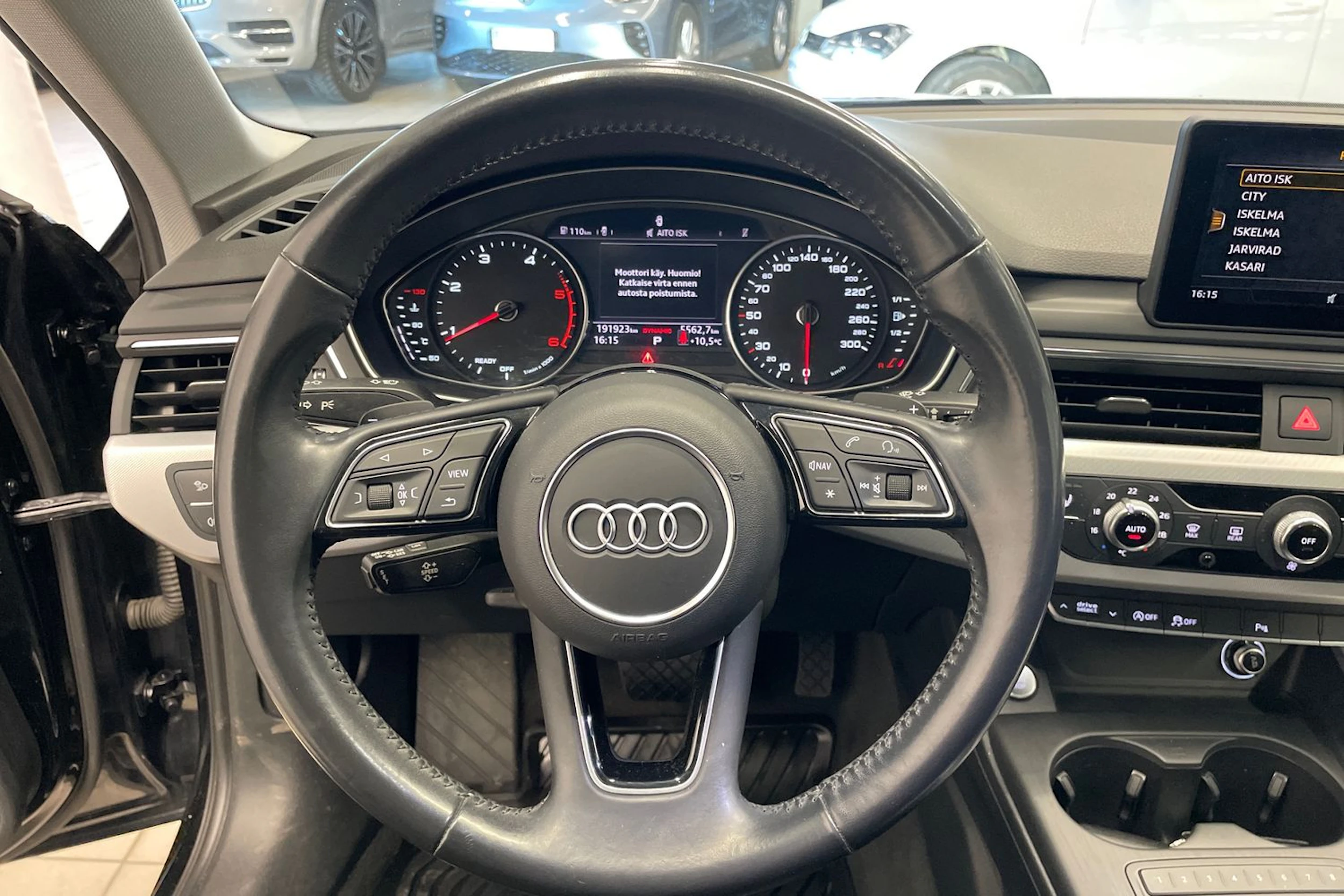 Musta Audi A4 2018 kuva 11.