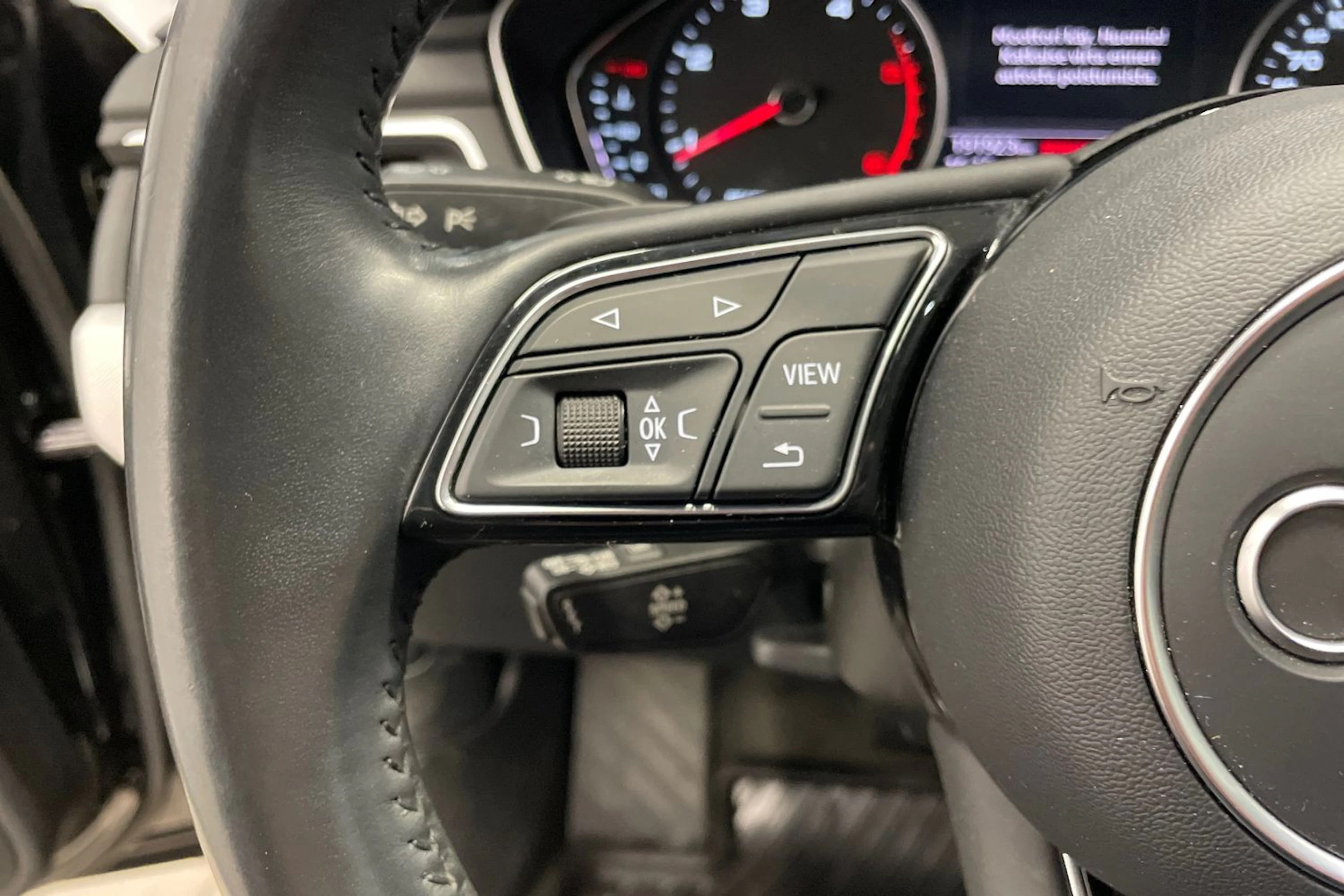 Musta Audi A4 2018 kuva 13.