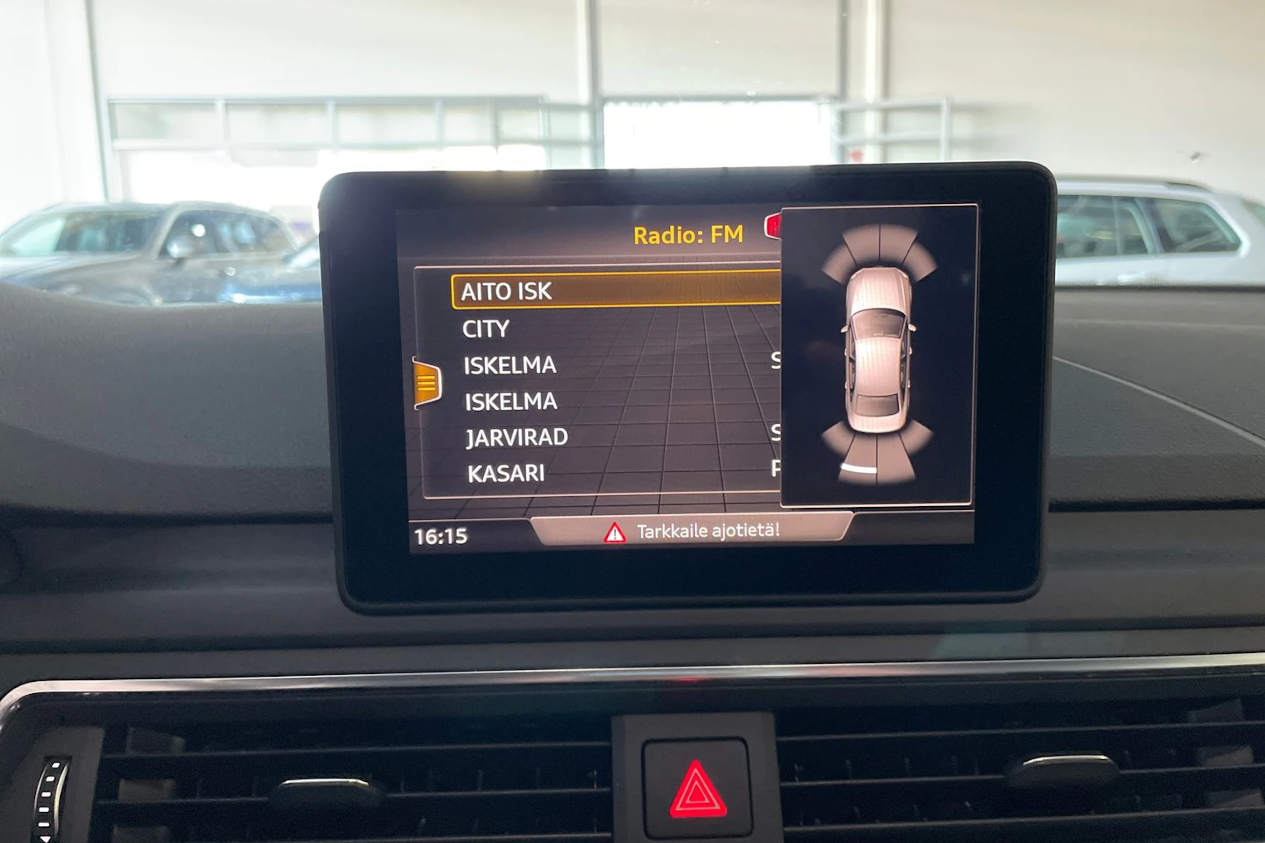 Musta Audi A4 2018 kuva 15.