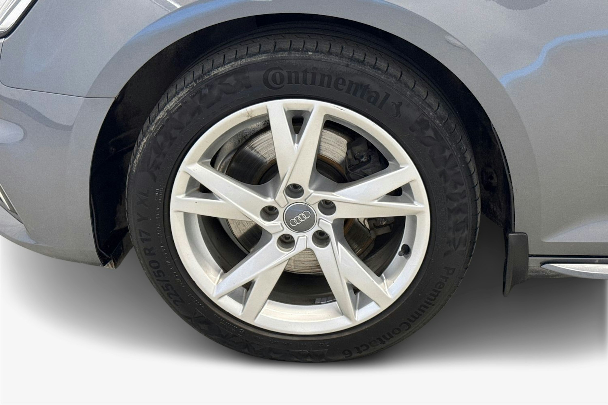 harmaa Audi A4 2018 kuva 11.