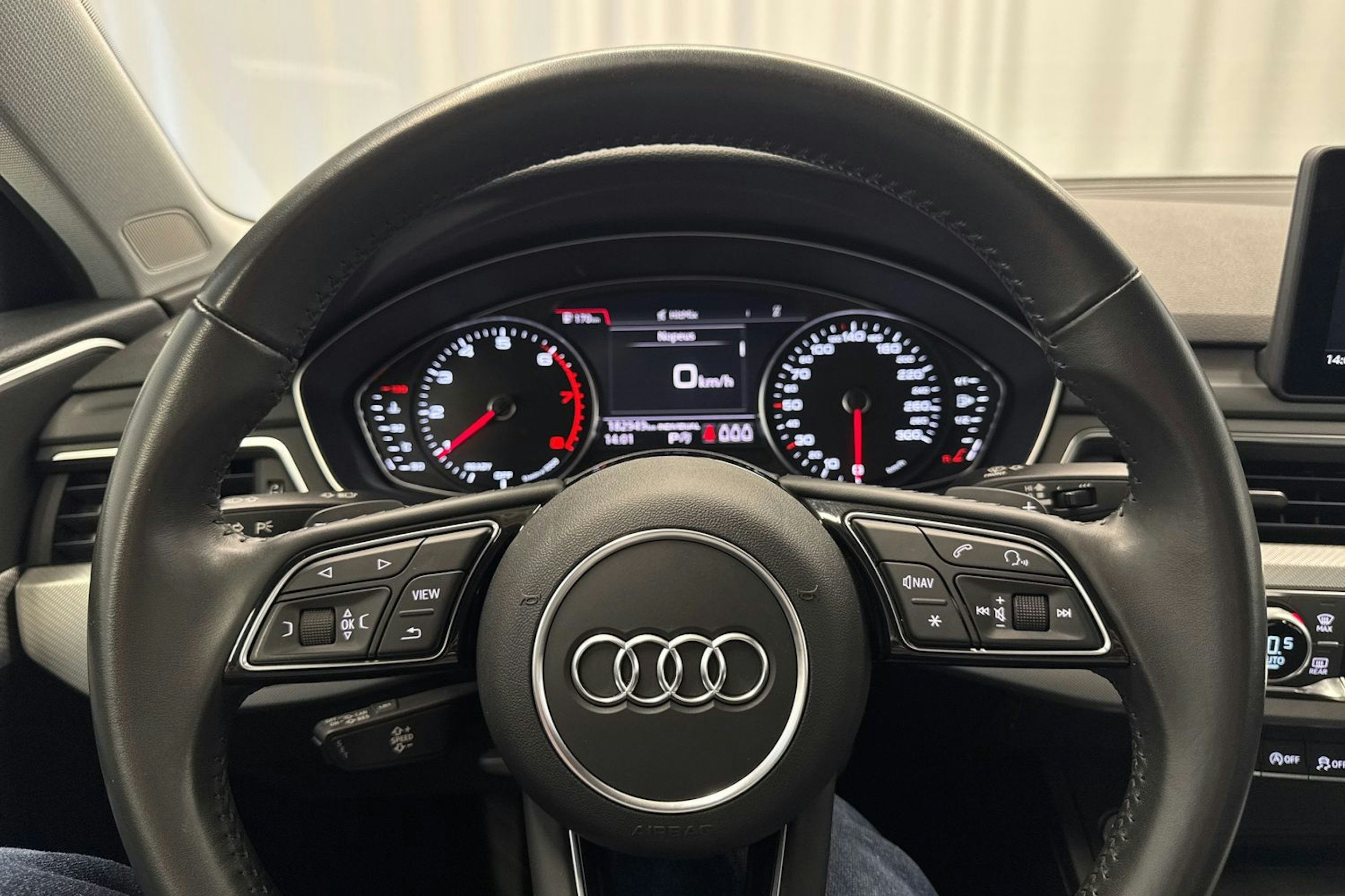 harmaa Audi A4 2018 kuva 14.