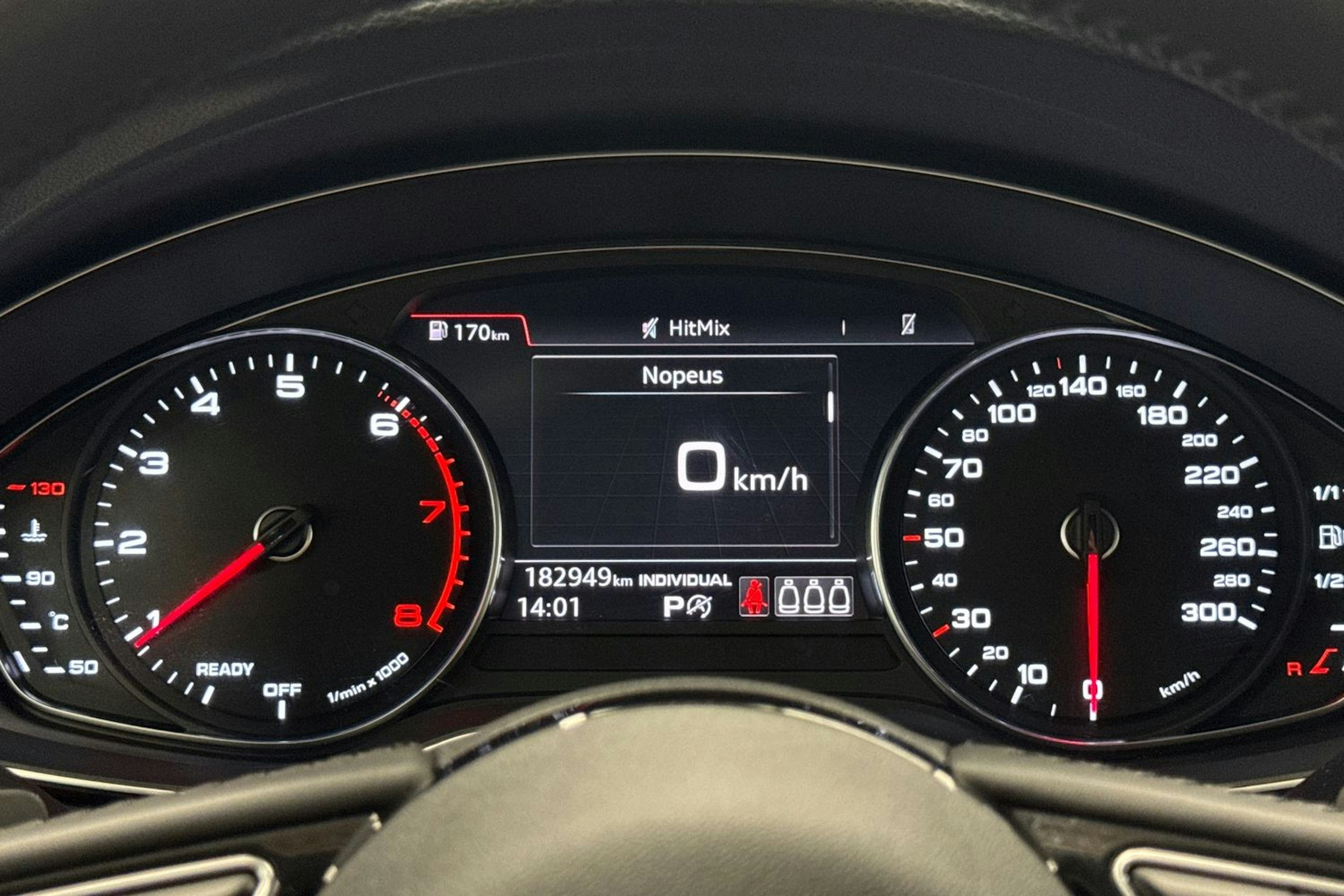 harmaa Audi A4 2018 kuva 15.