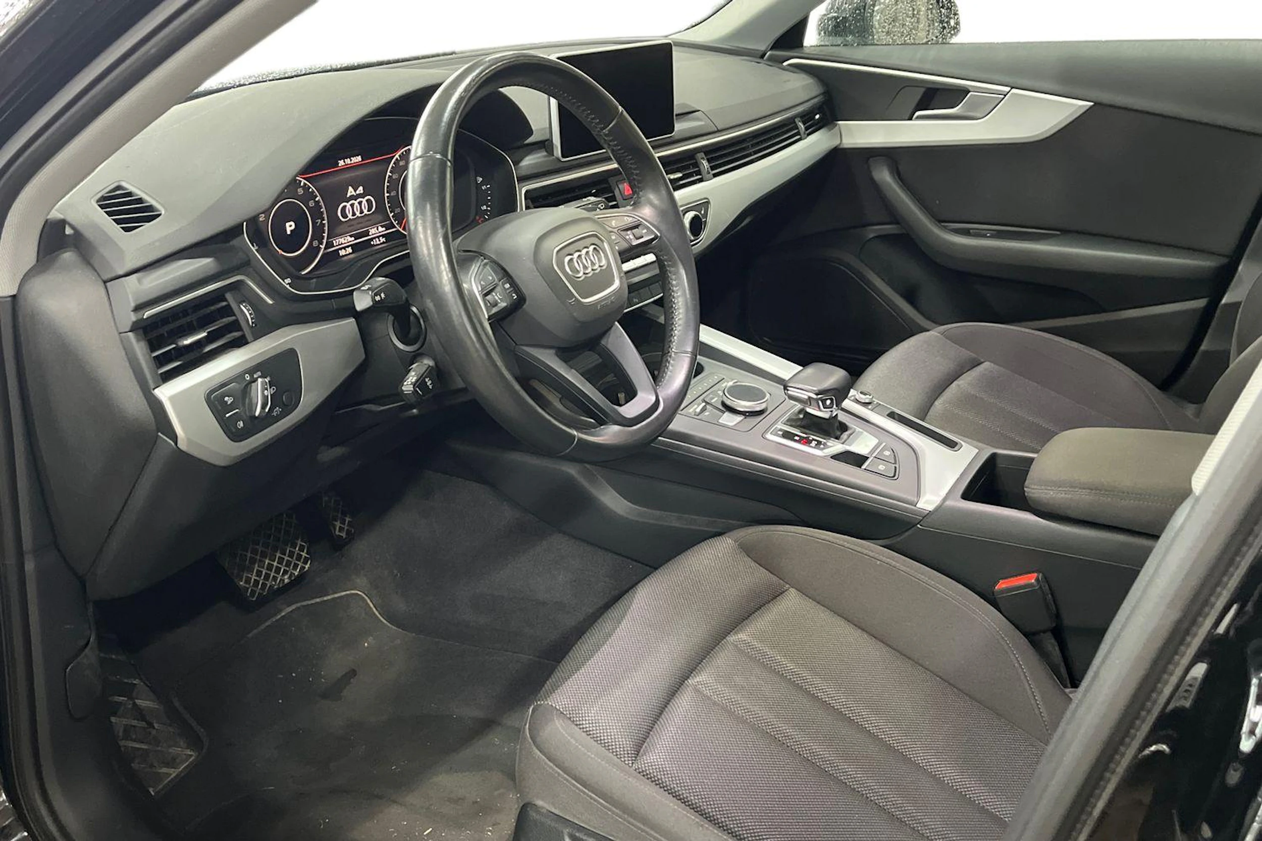 musta Audi A4 2018 kuva 3.
