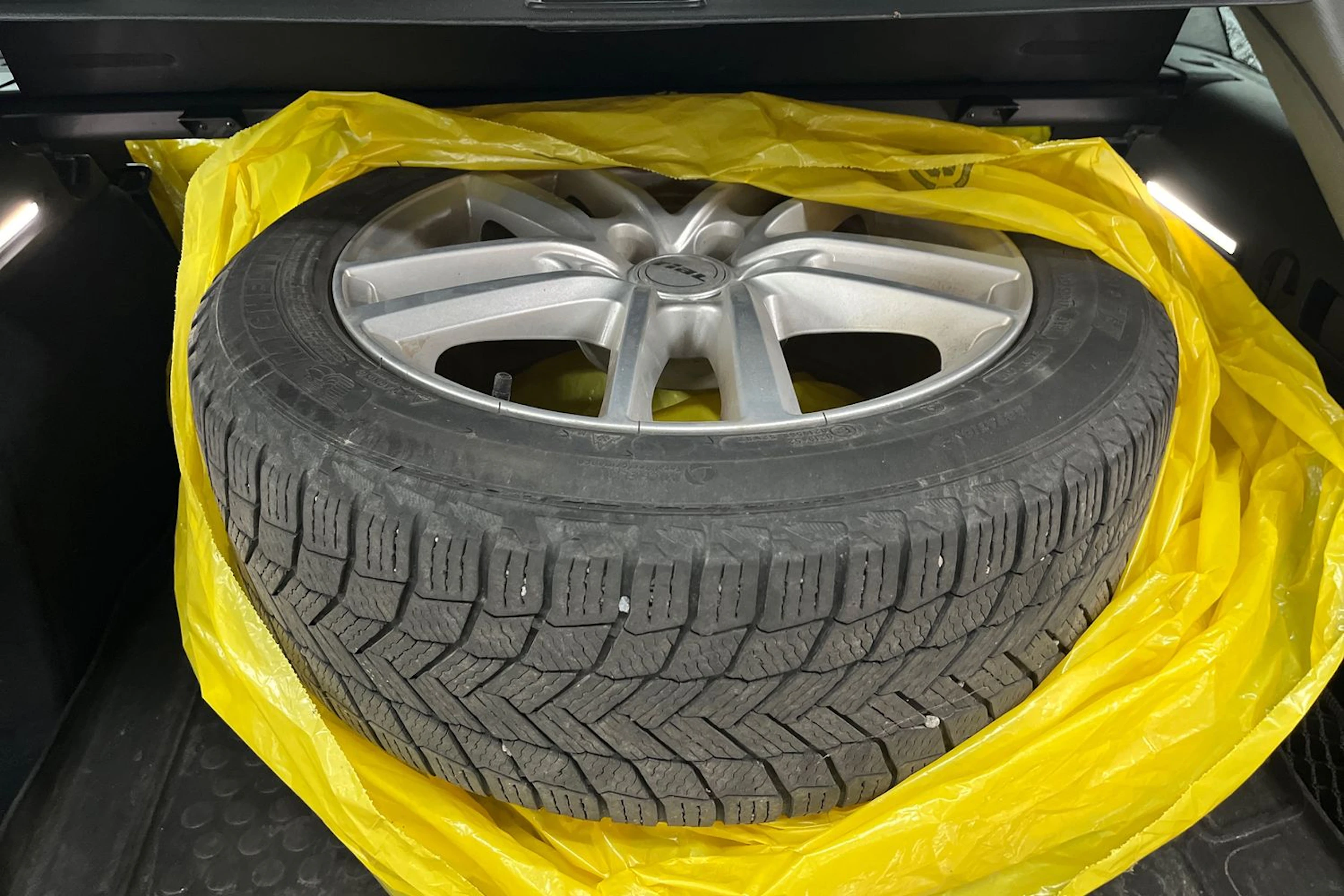 musta Audi A4 2018 kuva 5.
