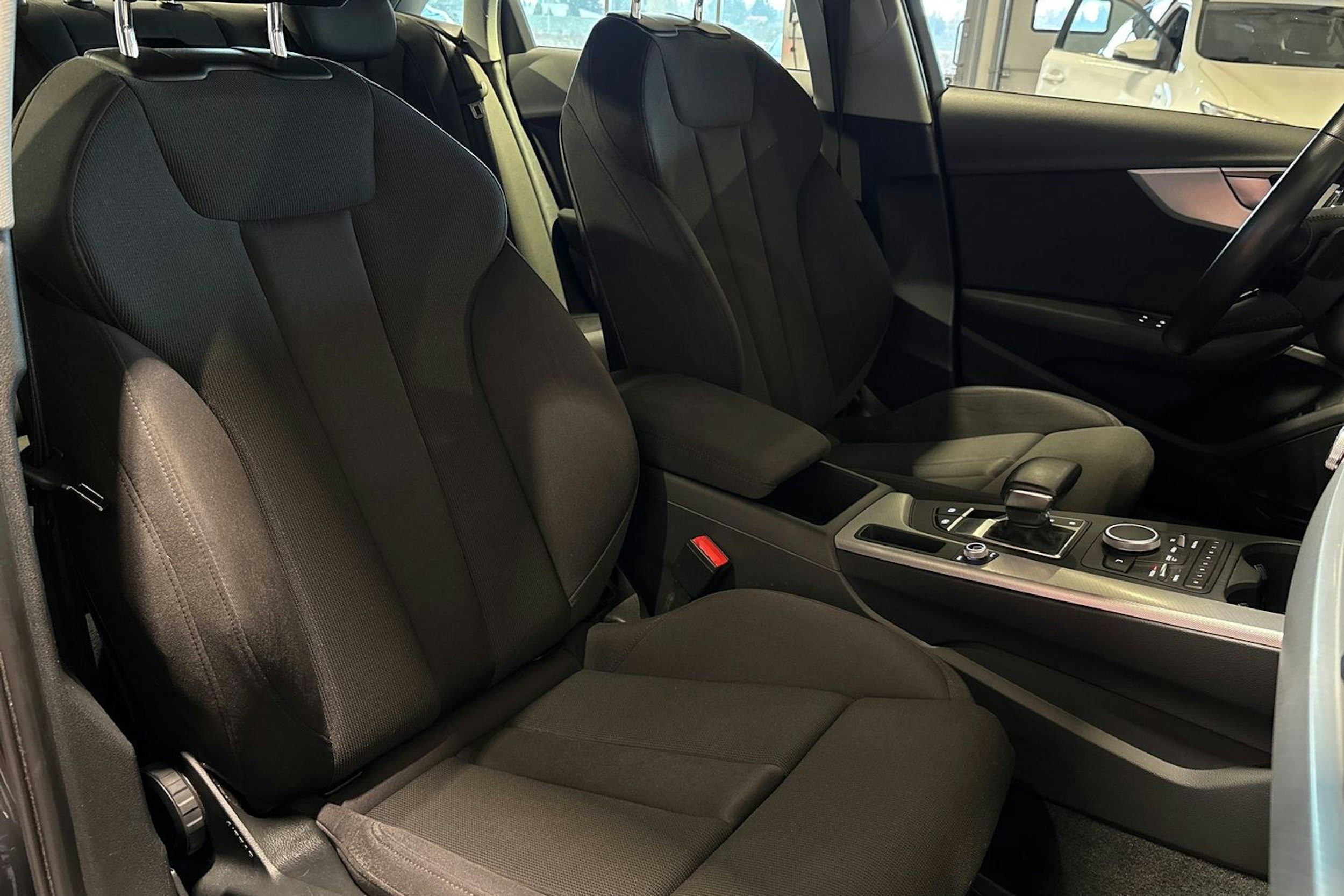 Vihreä Audi A4 2018 kuva 13.