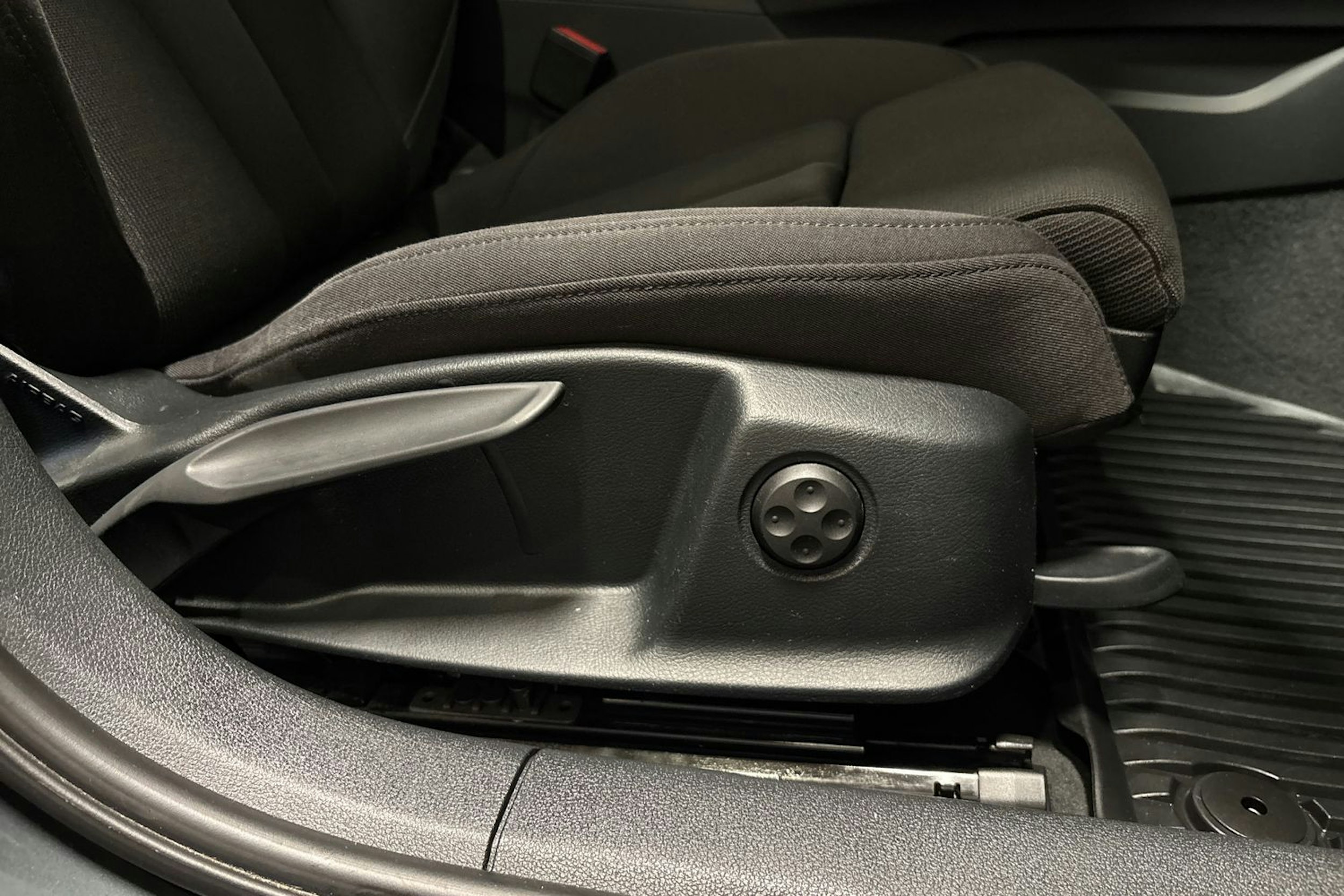 Vihreä Audi A4 2018 kuva 14.