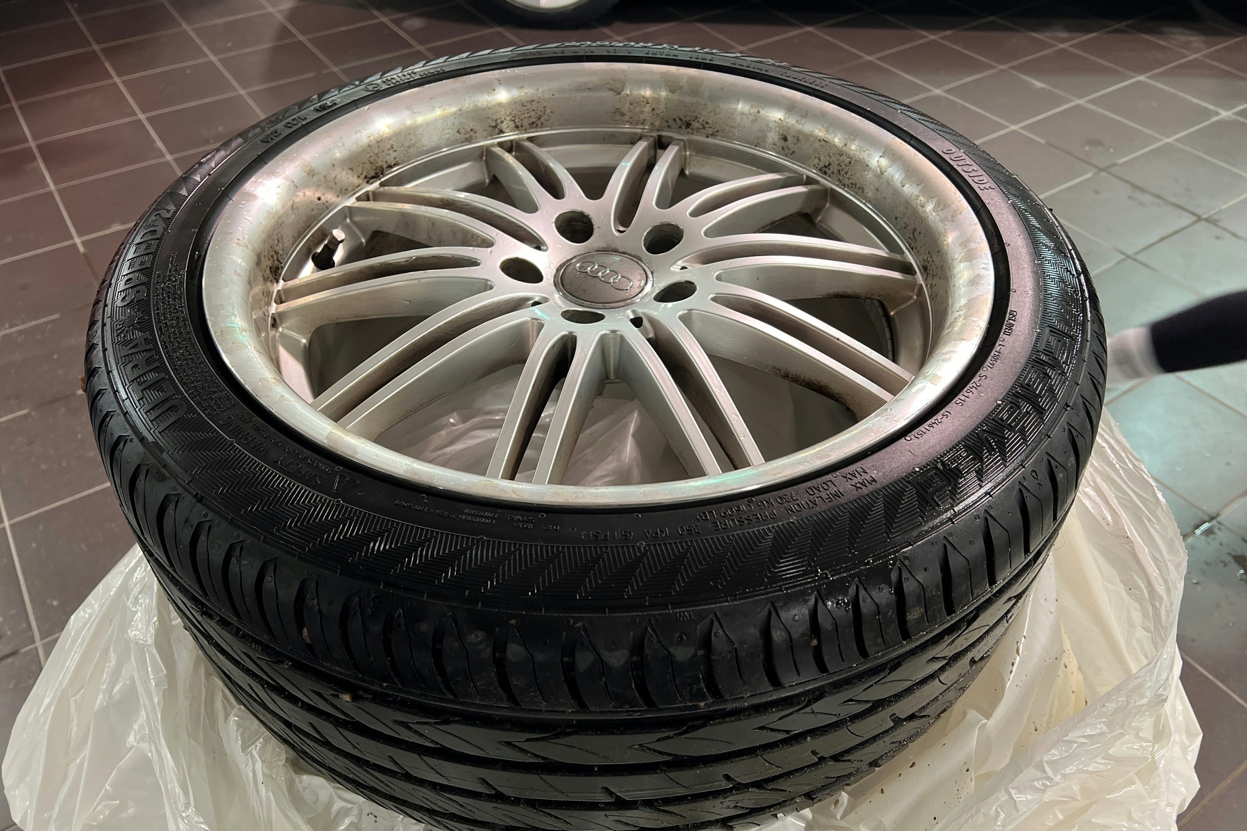 valkoinen Audi A4 2018 kuva 10.