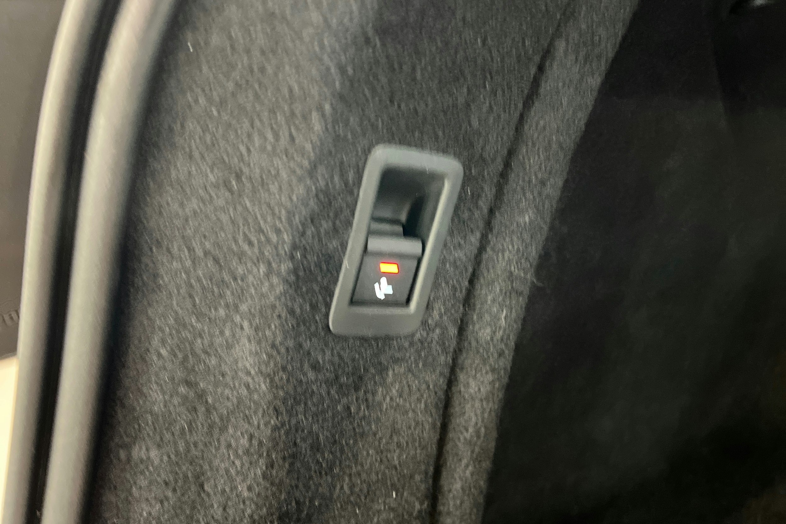 valkoinen Audi A4 2018 kuva 12.