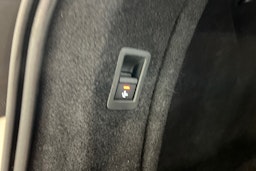 valkoinen Audi A4 2018 kuva 12.