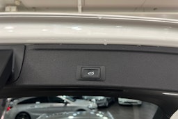 valkoinen Audi A4 2018 kuva 13.