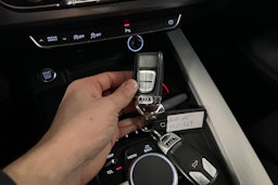 valkoinen Audi A4 2018 kuva 17.