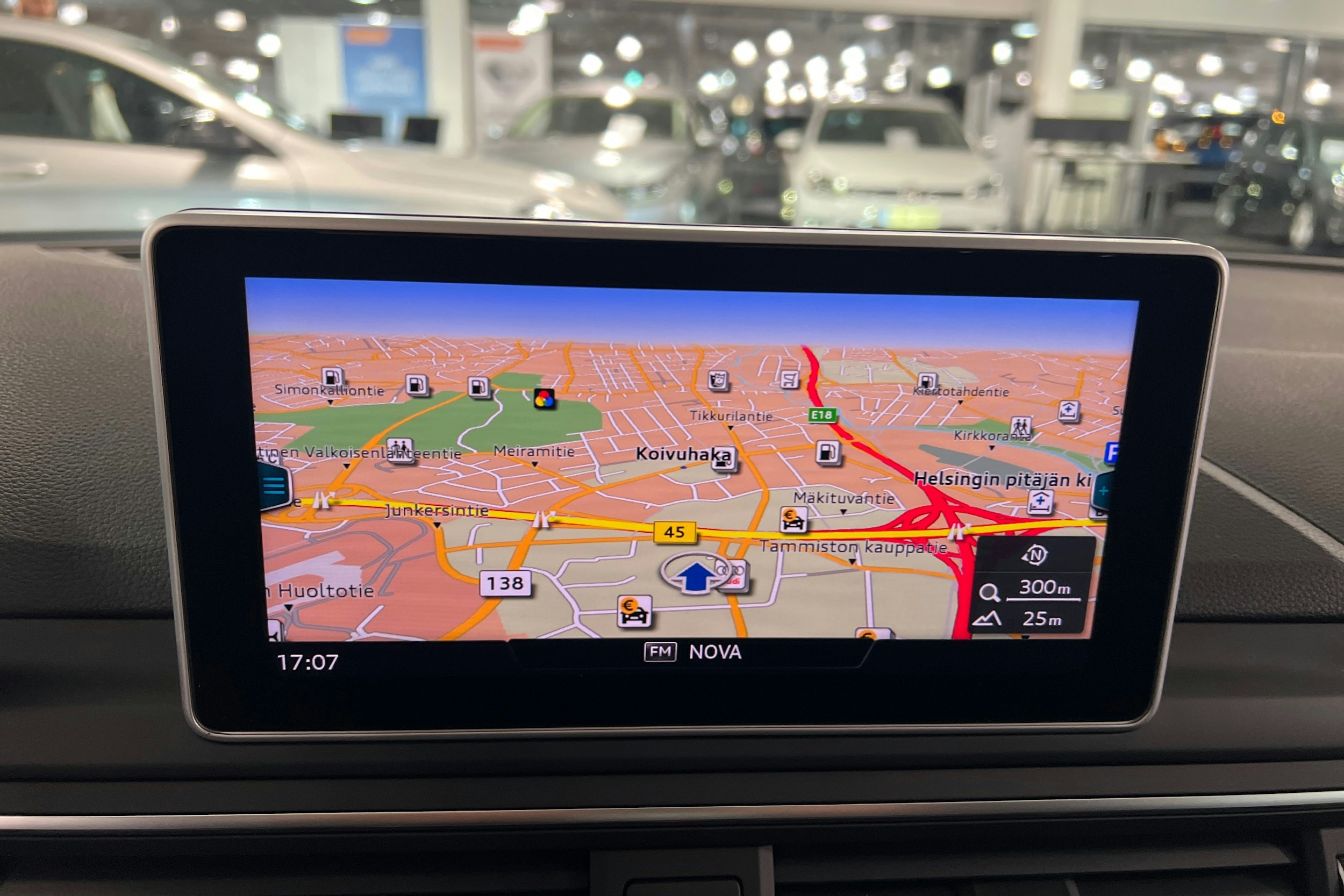 valkoinen Audi A4 2018 kuva 18.