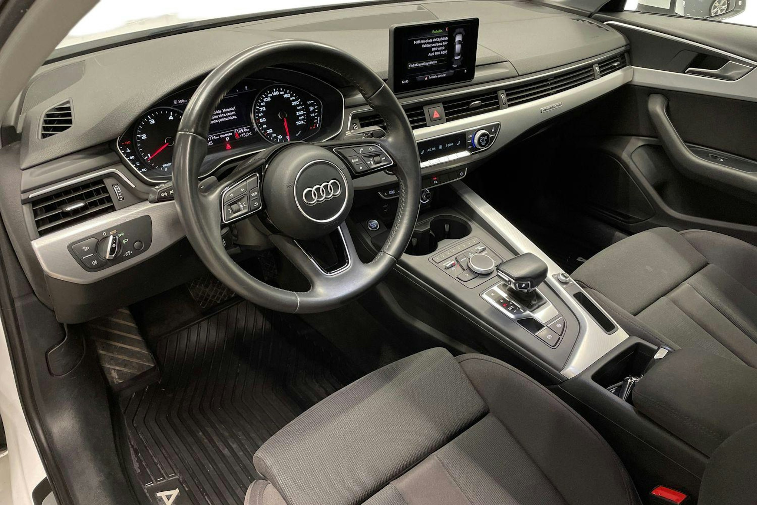 valkoinen Audi A4 2018 kuva 7.