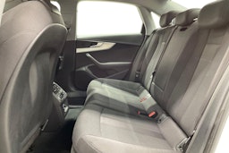 valkoinen Audi A4 2018 kuva 10.