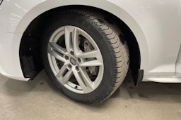 valkoinen Audi A4 2018 kuva 13.