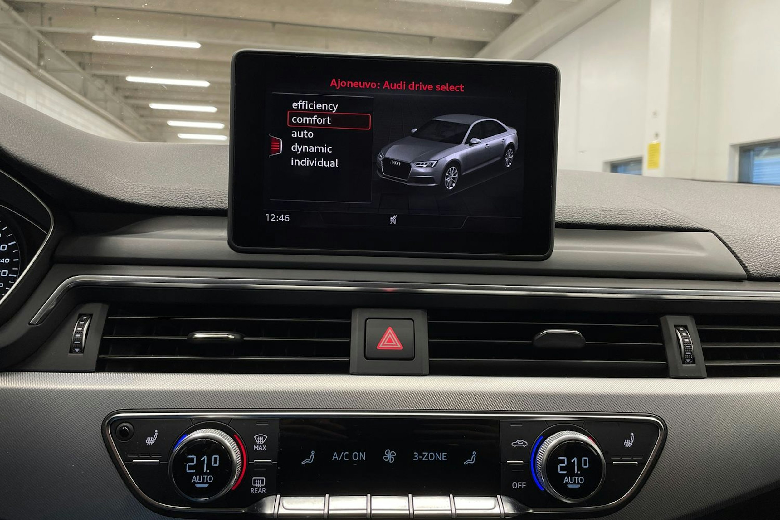 valkoinen Audi A4 2018 kuva 18.