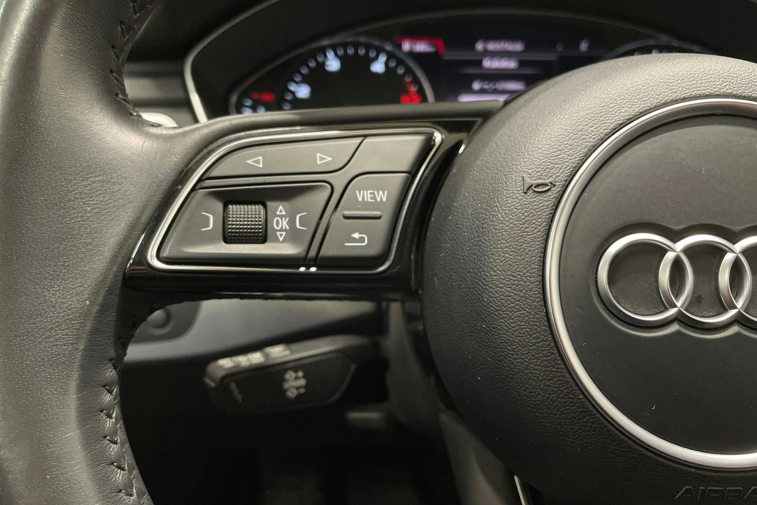 valkoinen Audi A4 2018 kuva 23.