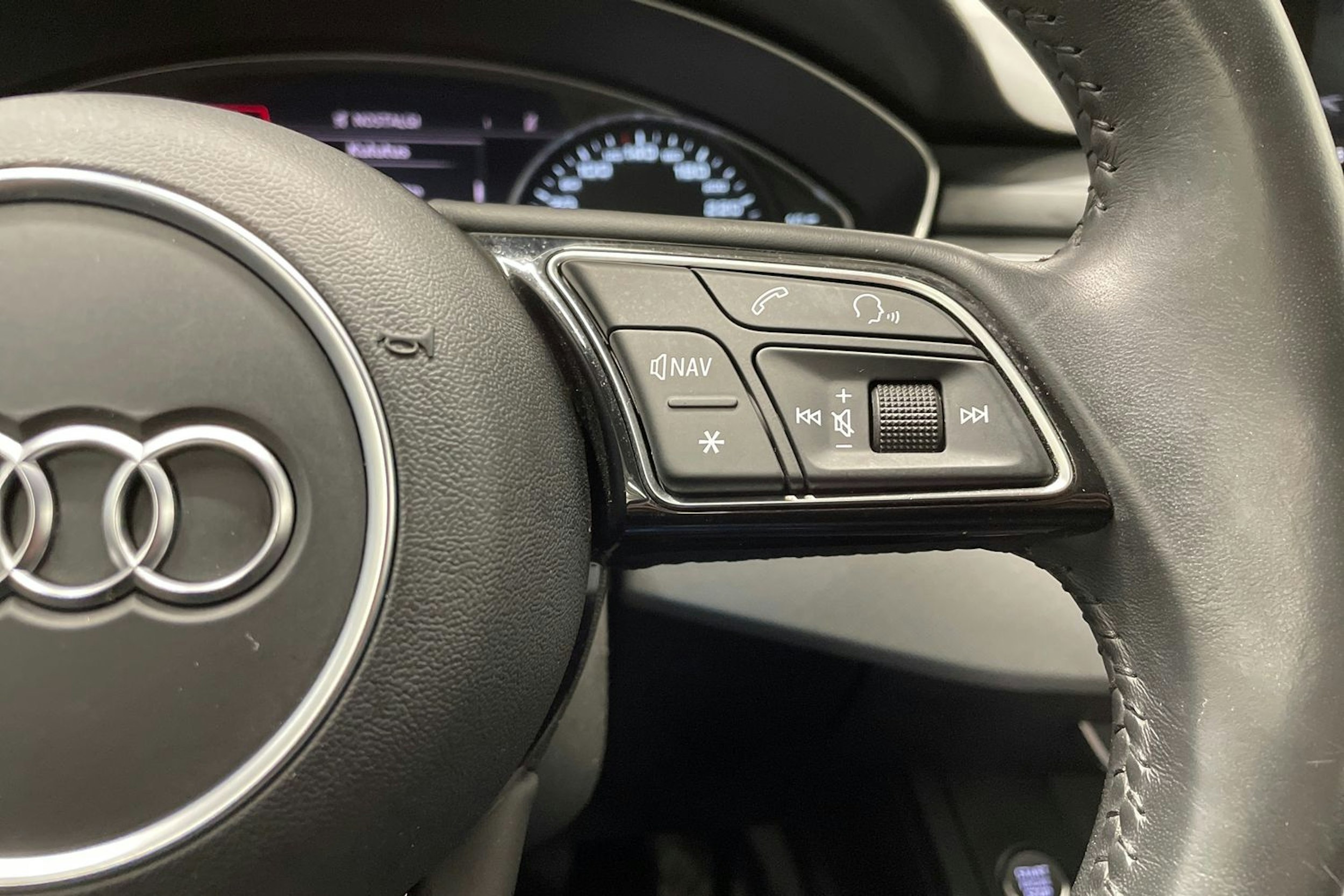 valkoinen Audi A4 2018 kuva 24.