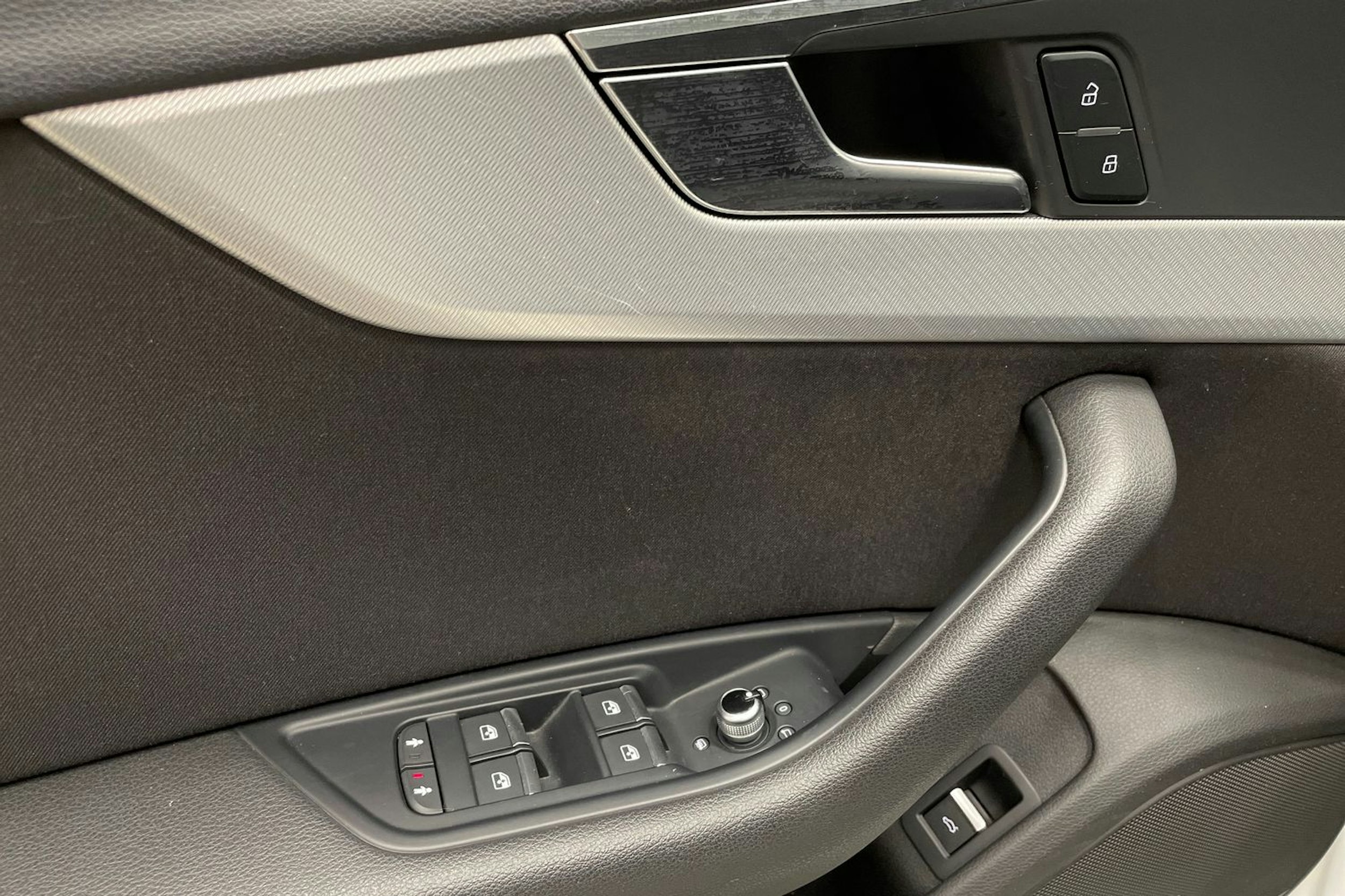 valkoinen Audi A4 2018 kuva 25.