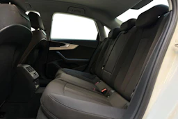 valkoinen Audi A4 2018 kuva 8.