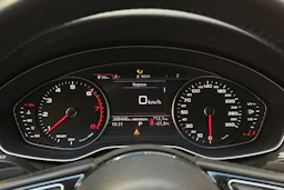 valkoinen Audi A4 2018 kuva 13.