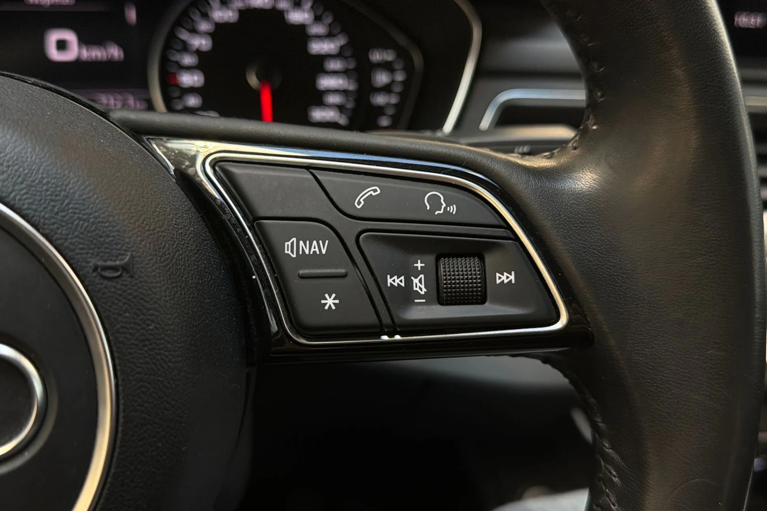 valkoinen Audi A4 2018 kuva 15.