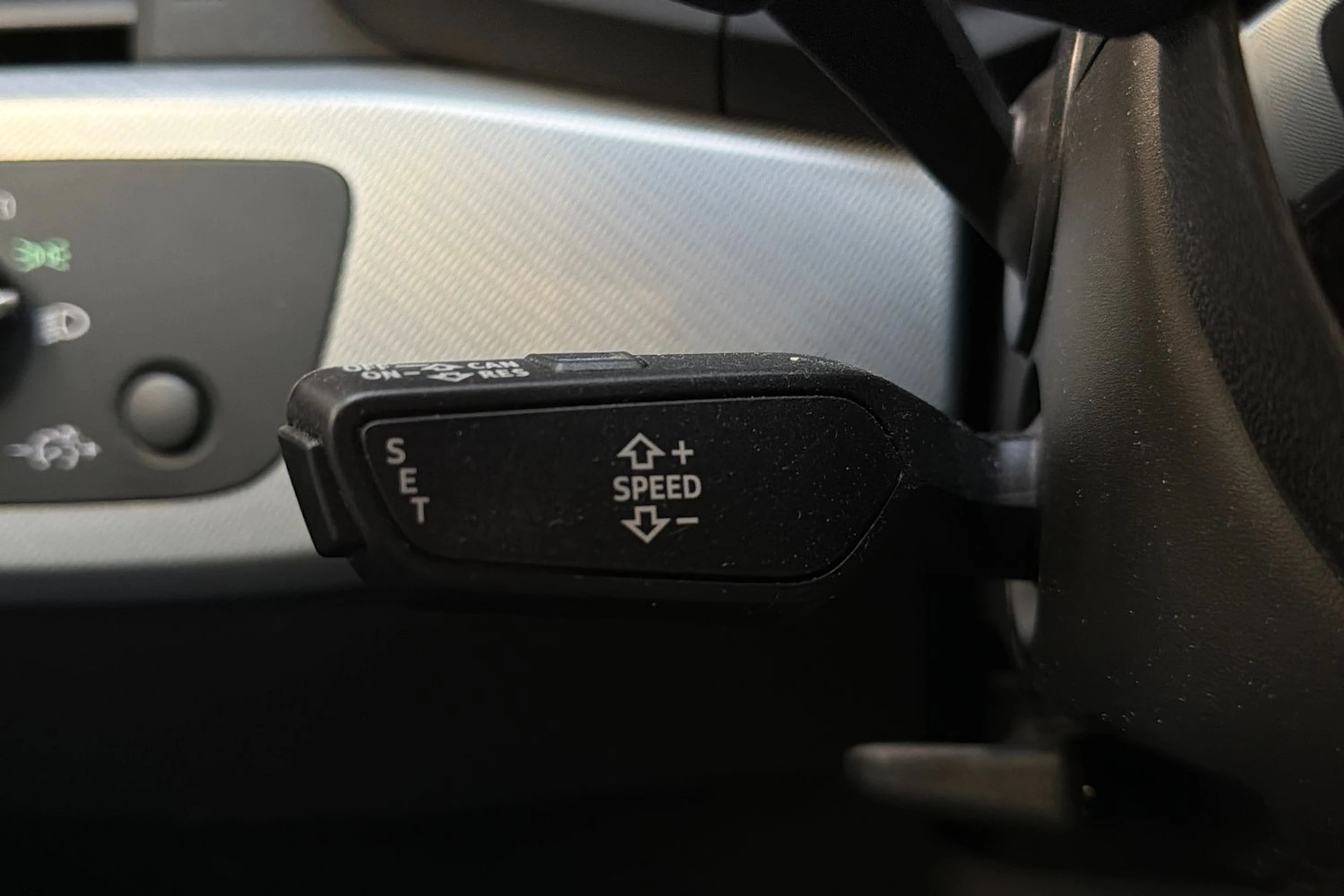 valkoinen Audi A4 2018 kuva 16.