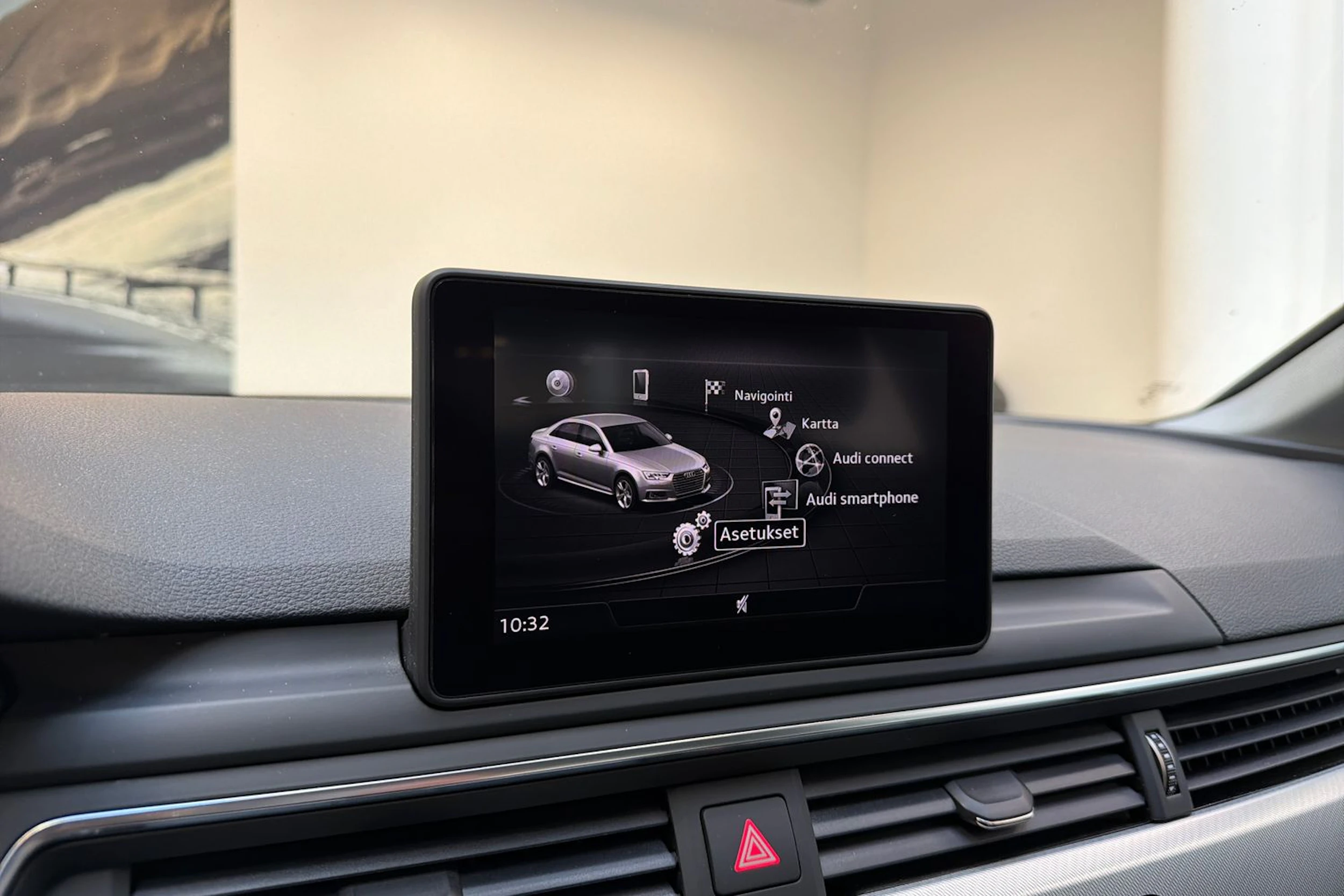 valkoinen Audi A4 2018 kuva 19.
