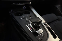 valkoinen Audi A4 2018 kuva 21.