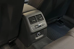 valkoinen Audi A4 2018 kuva 22.