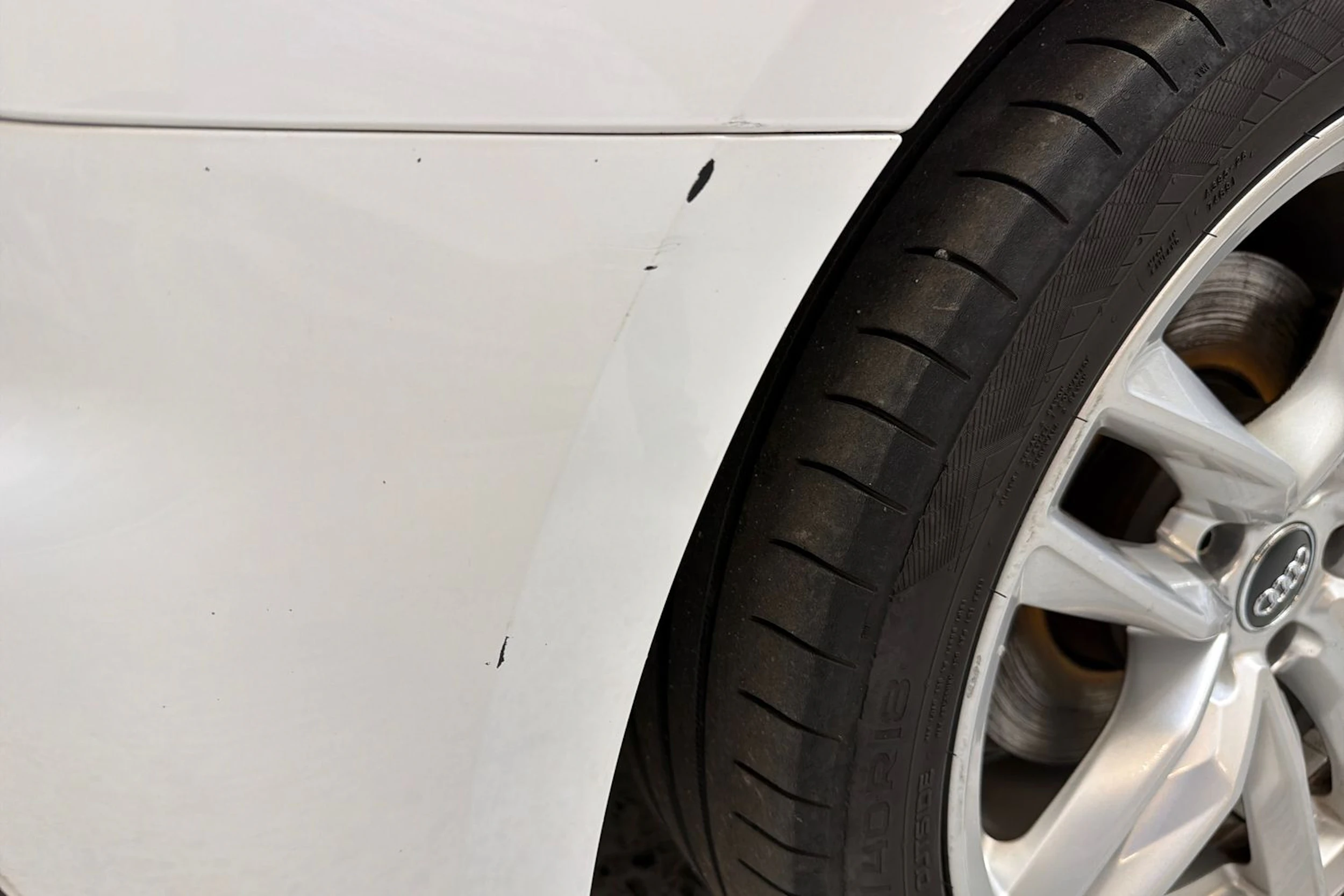 valkoinen Audi A4 2018 kuva 27.