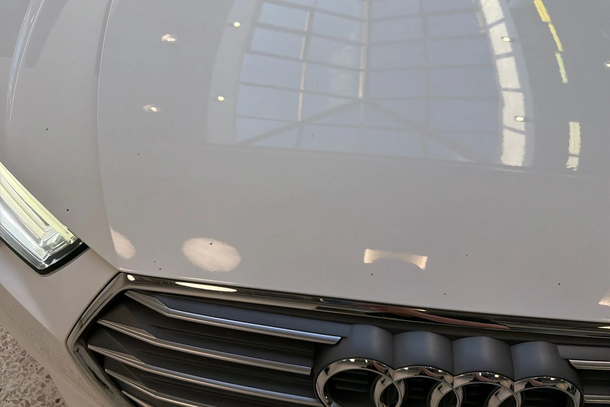 valkoinen Audi A4 2018 kuva 34.