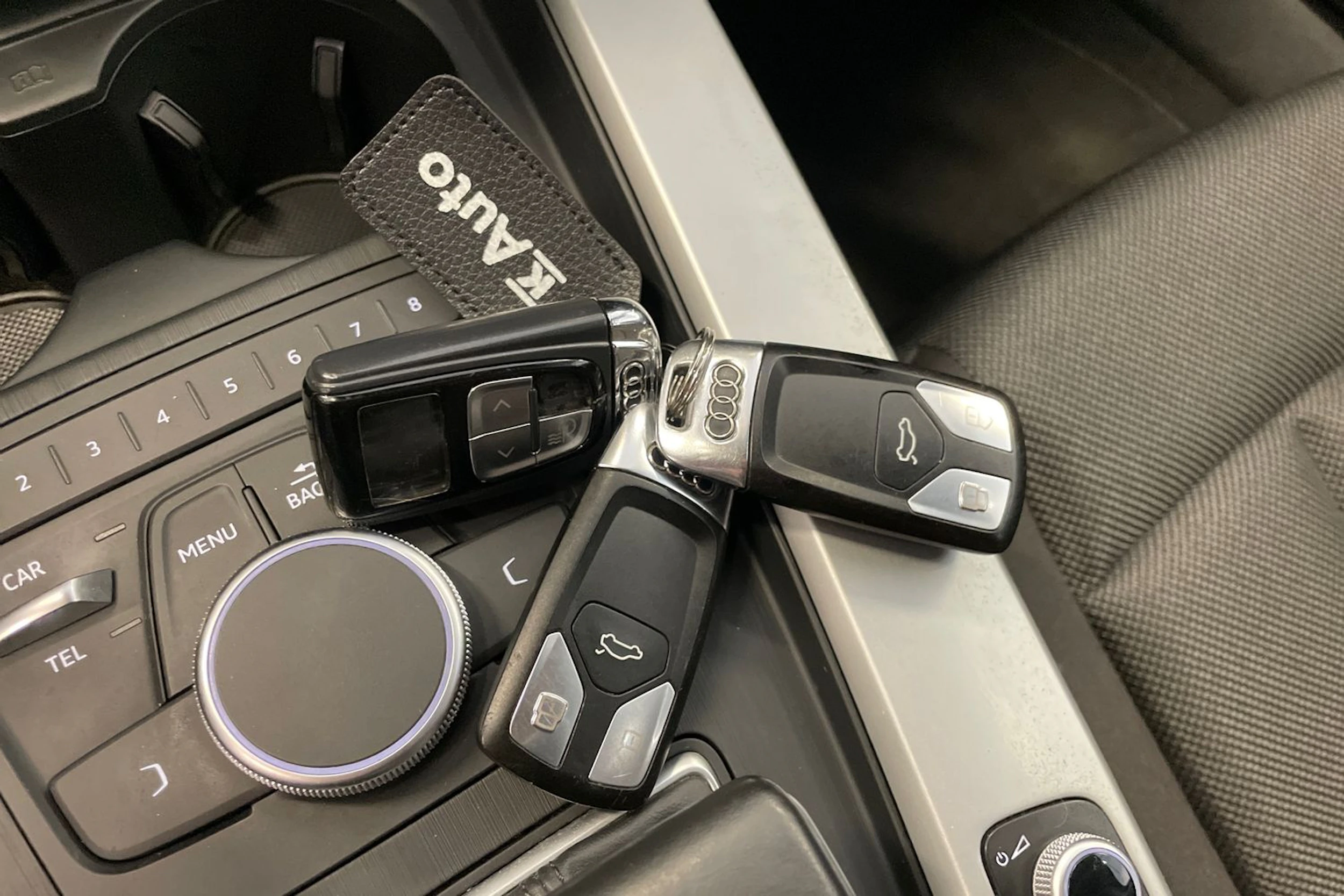 valkoinen Audi A4 2018 kuva 13.