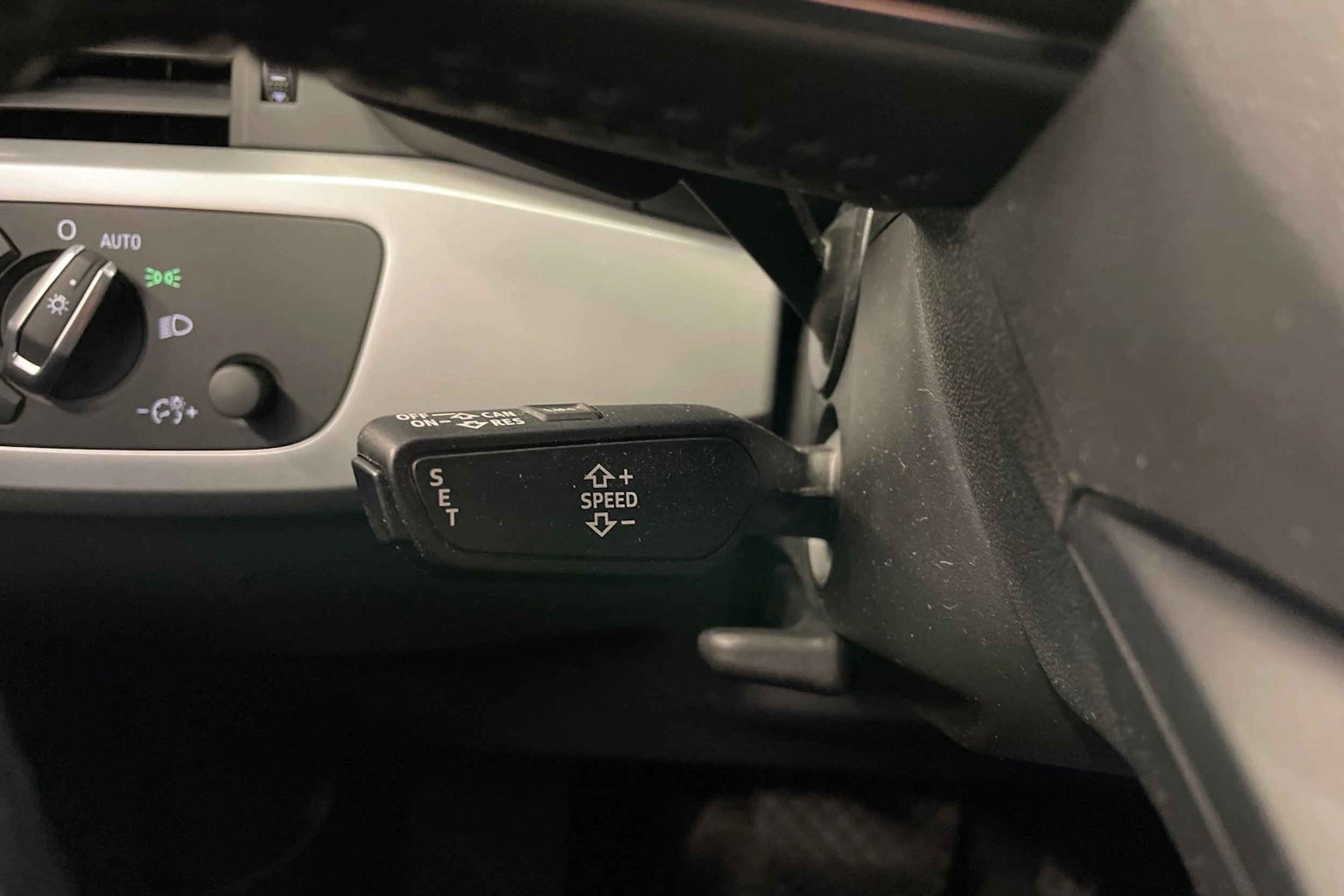 valkoinen Audi A4 2018 kuva 15.