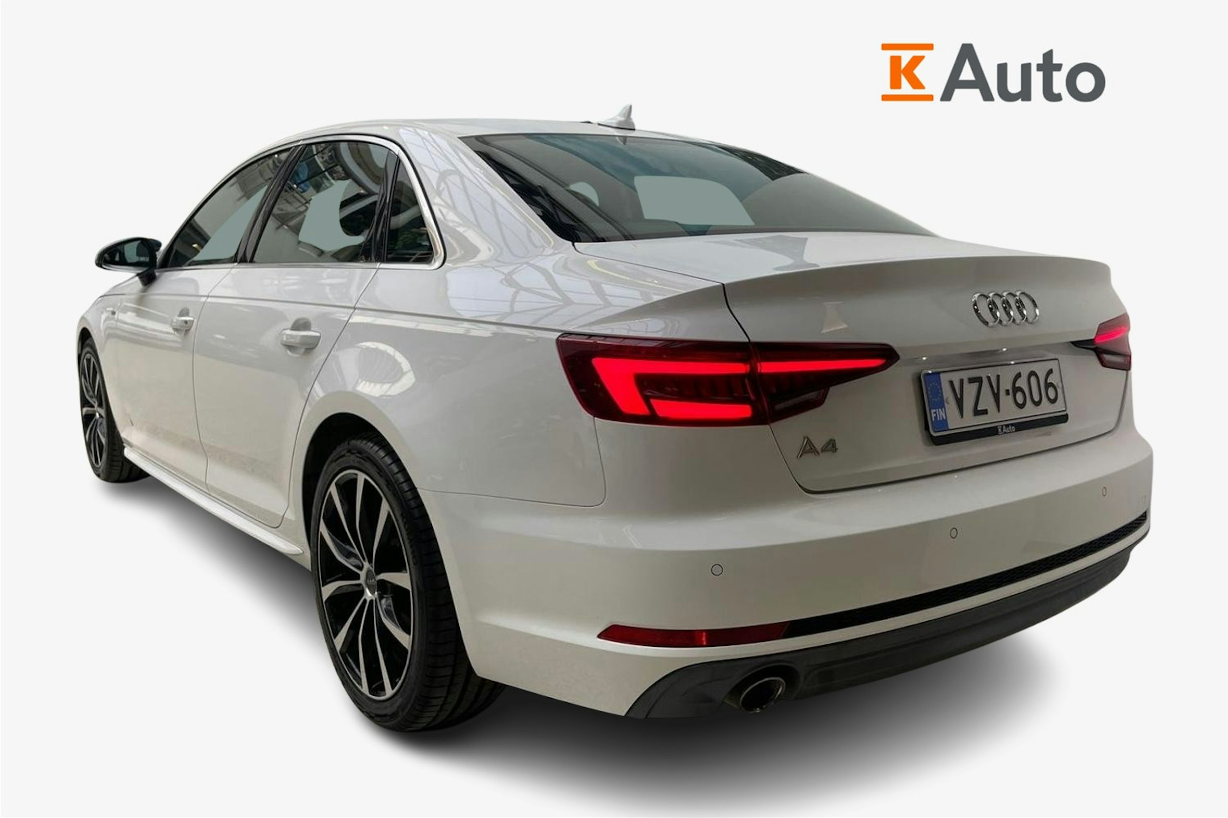 valkoinen Audi A4 2018 kuva 2.