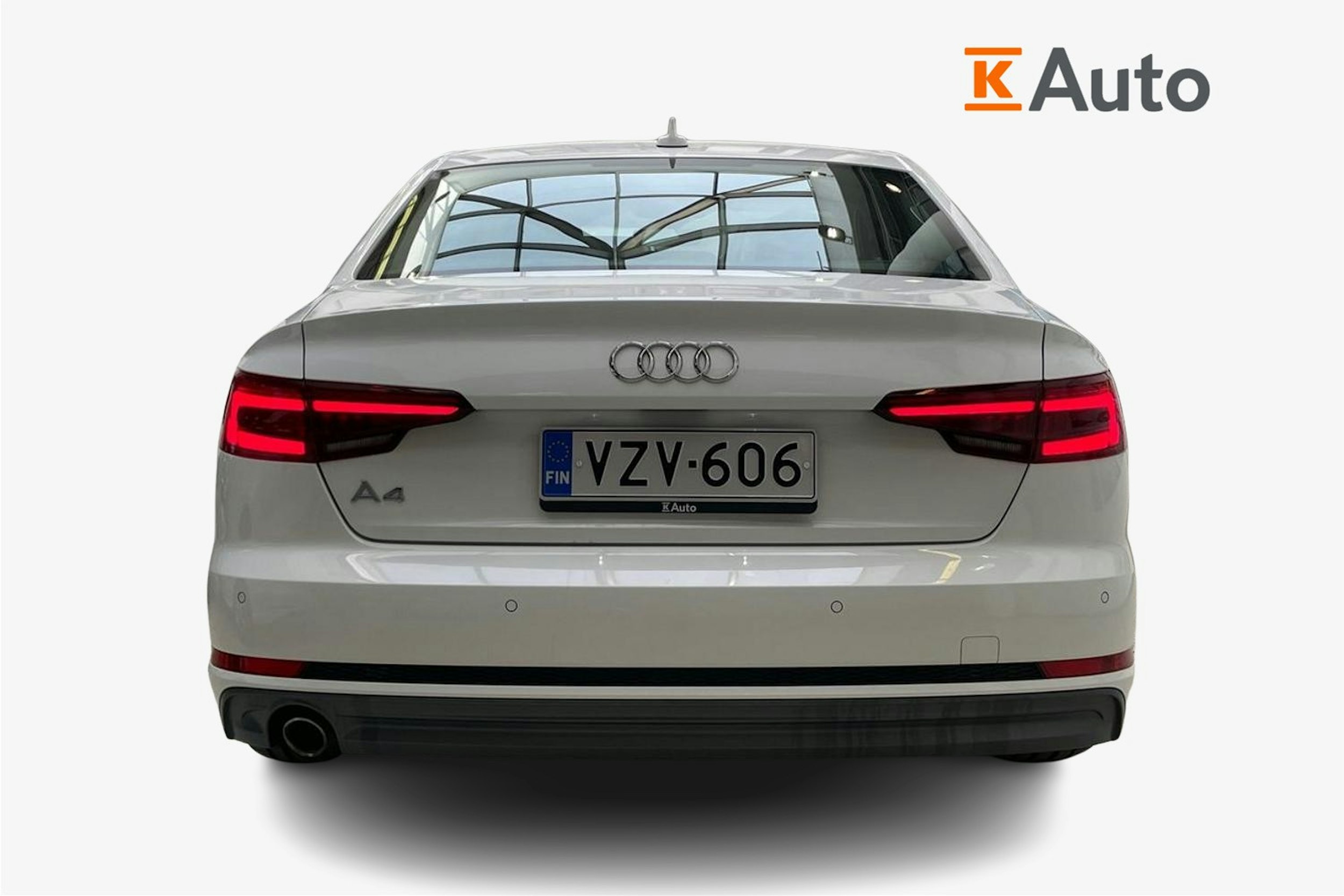 valkoinen Audi A4 2018 kuva 3.